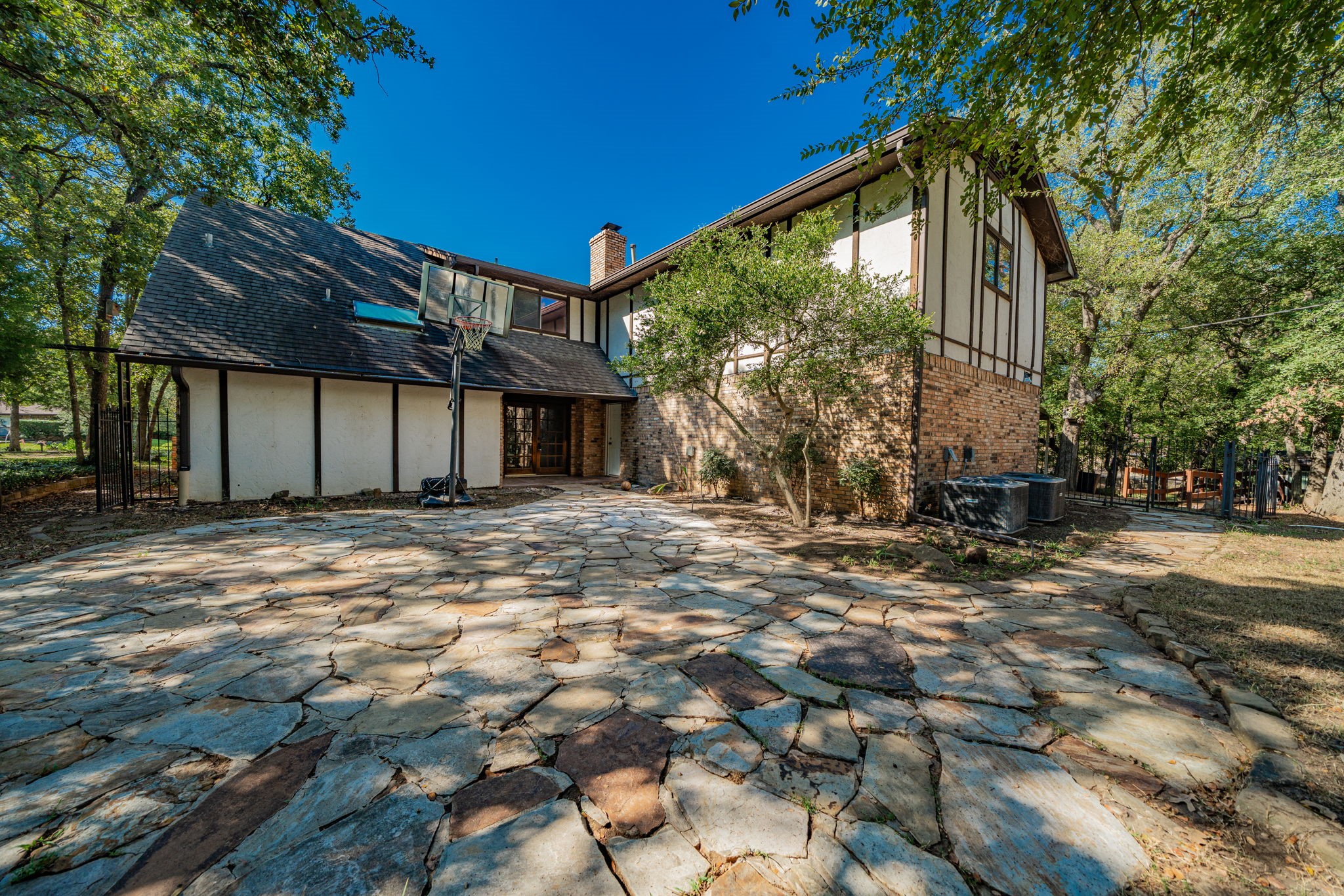 2811 Burlwood Drive