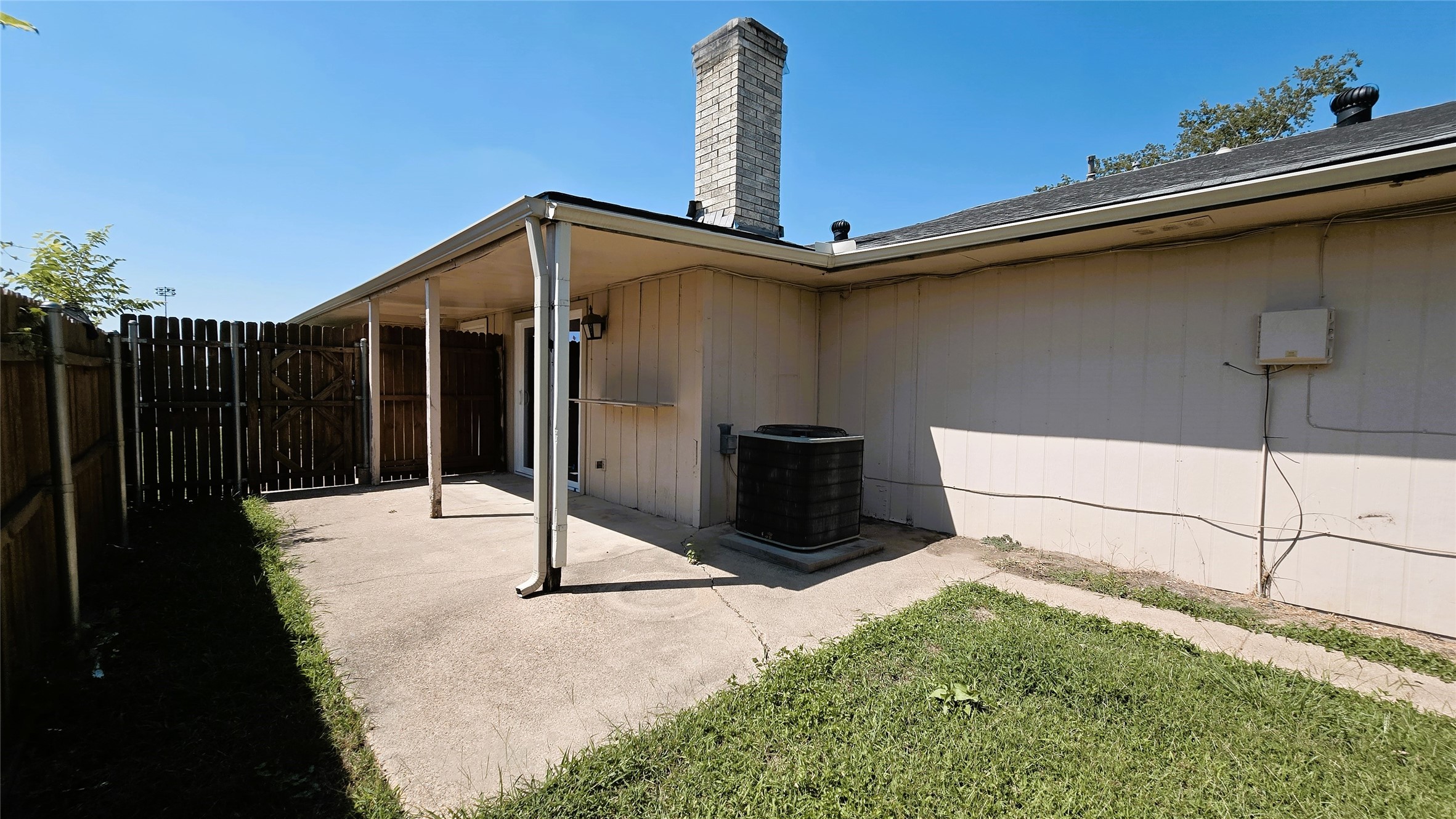 2114 Sam Houston Drive