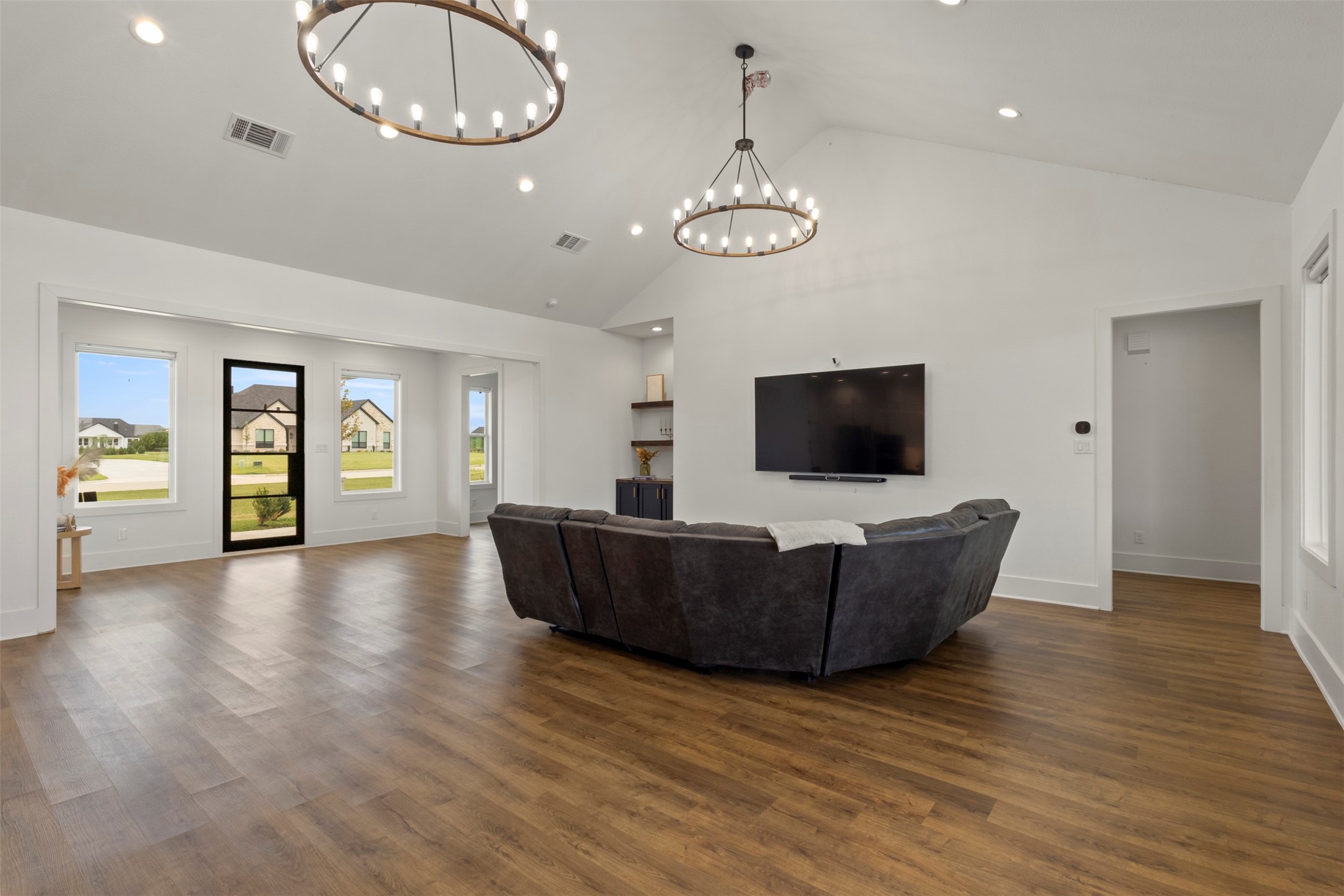 6221 Purple English Oak Court