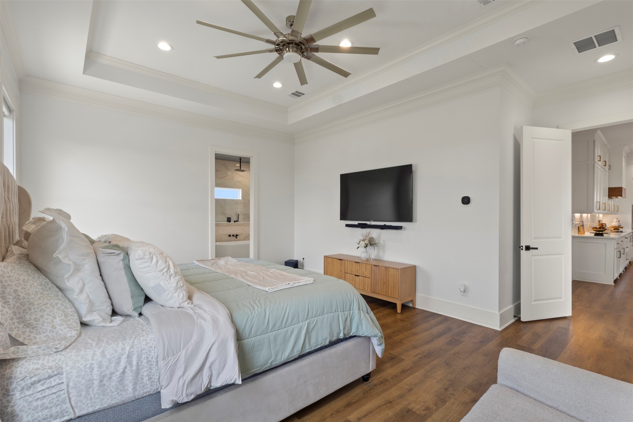 6221 Purple English Oak Court