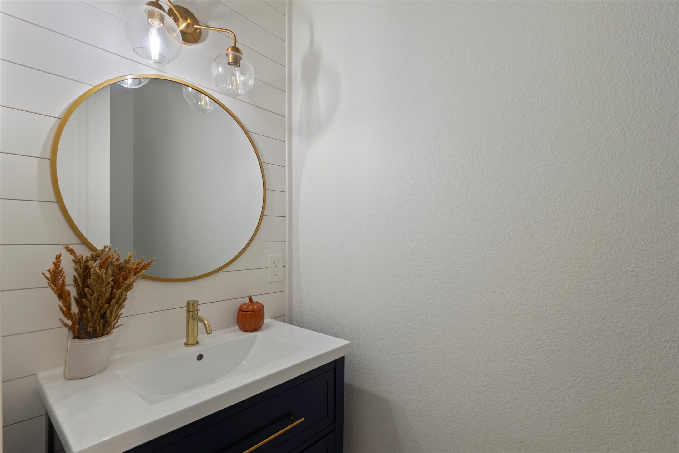 6221 Purple English Oak Court