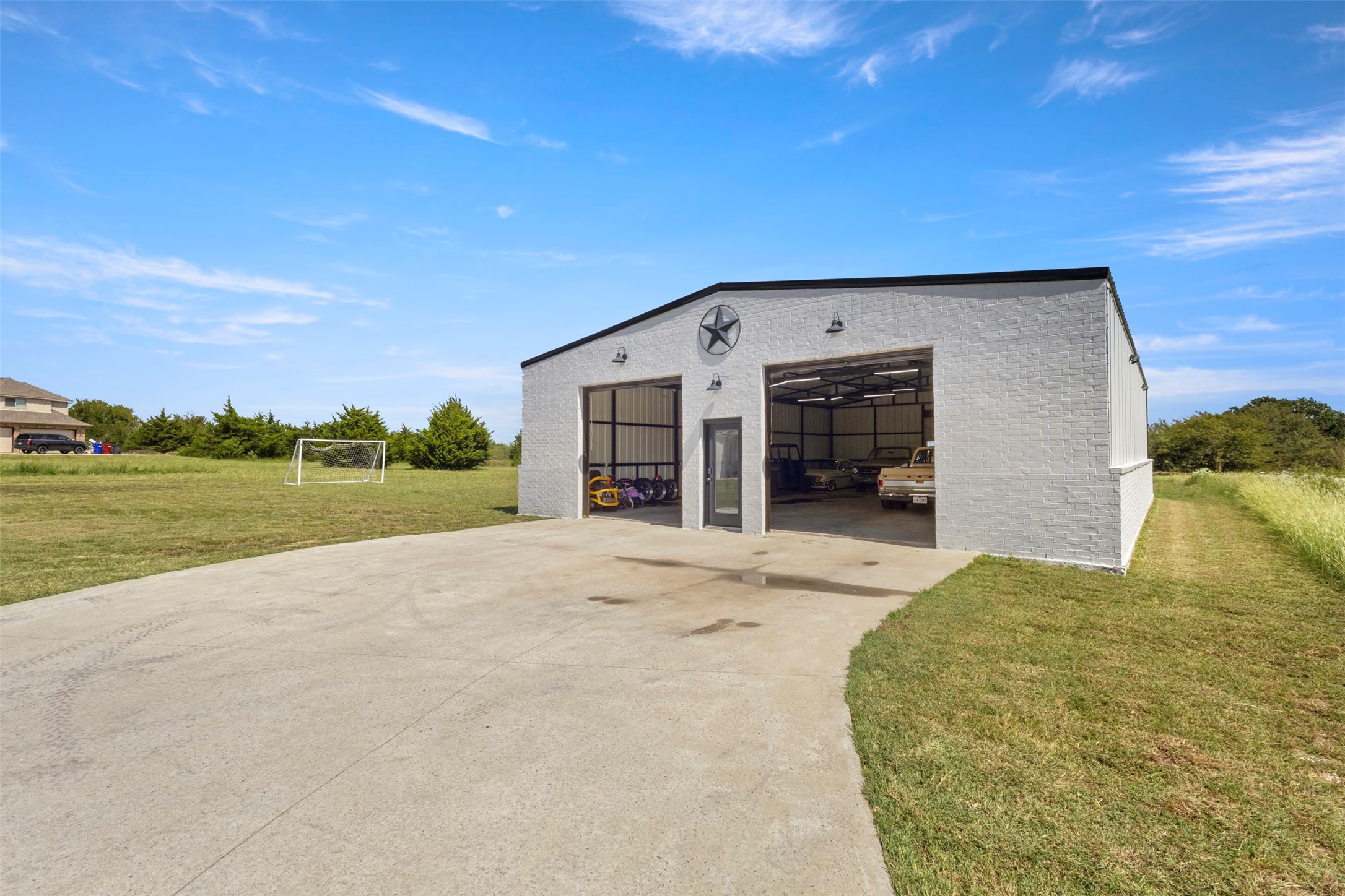 6221 Purple English Oak Court