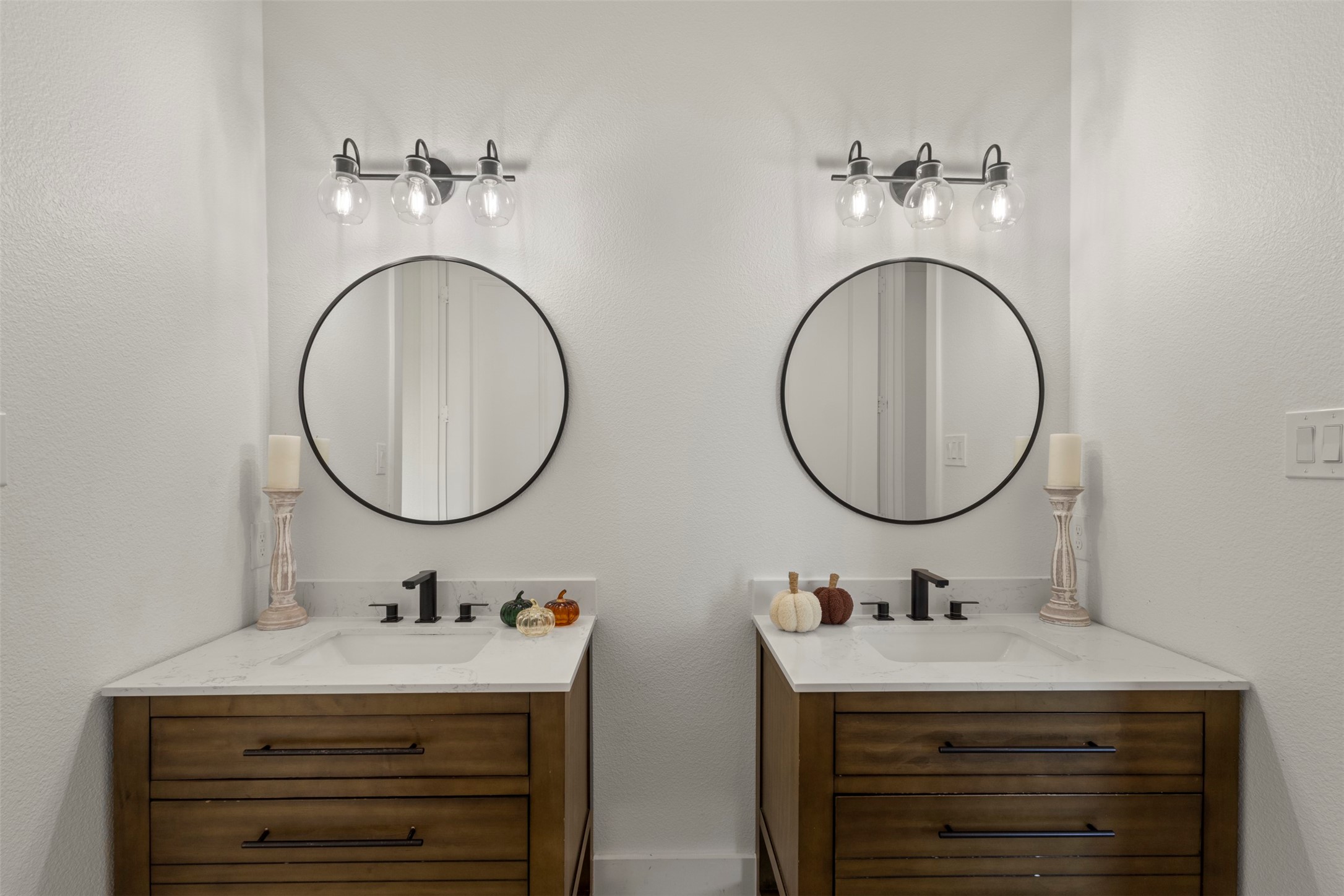 6221 Purple English Oak Court