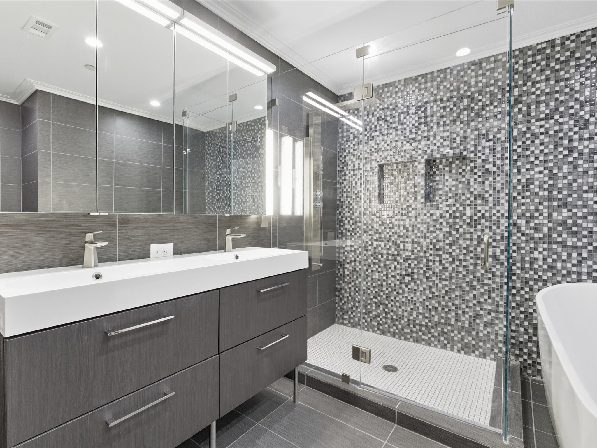 4925 Stone Gate Trail
