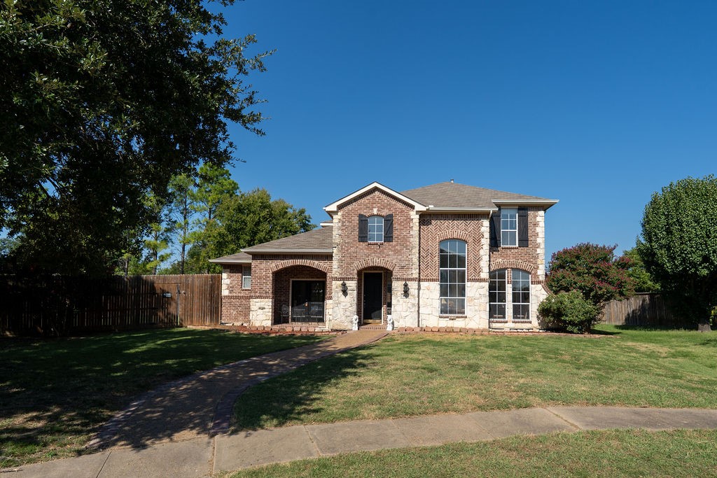 903 Lakefield Drive