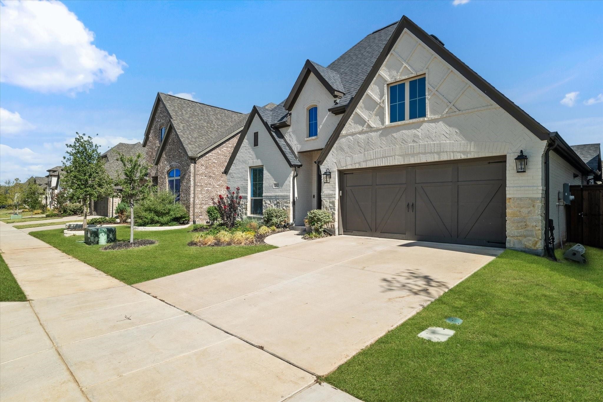2913 Peartree Lane