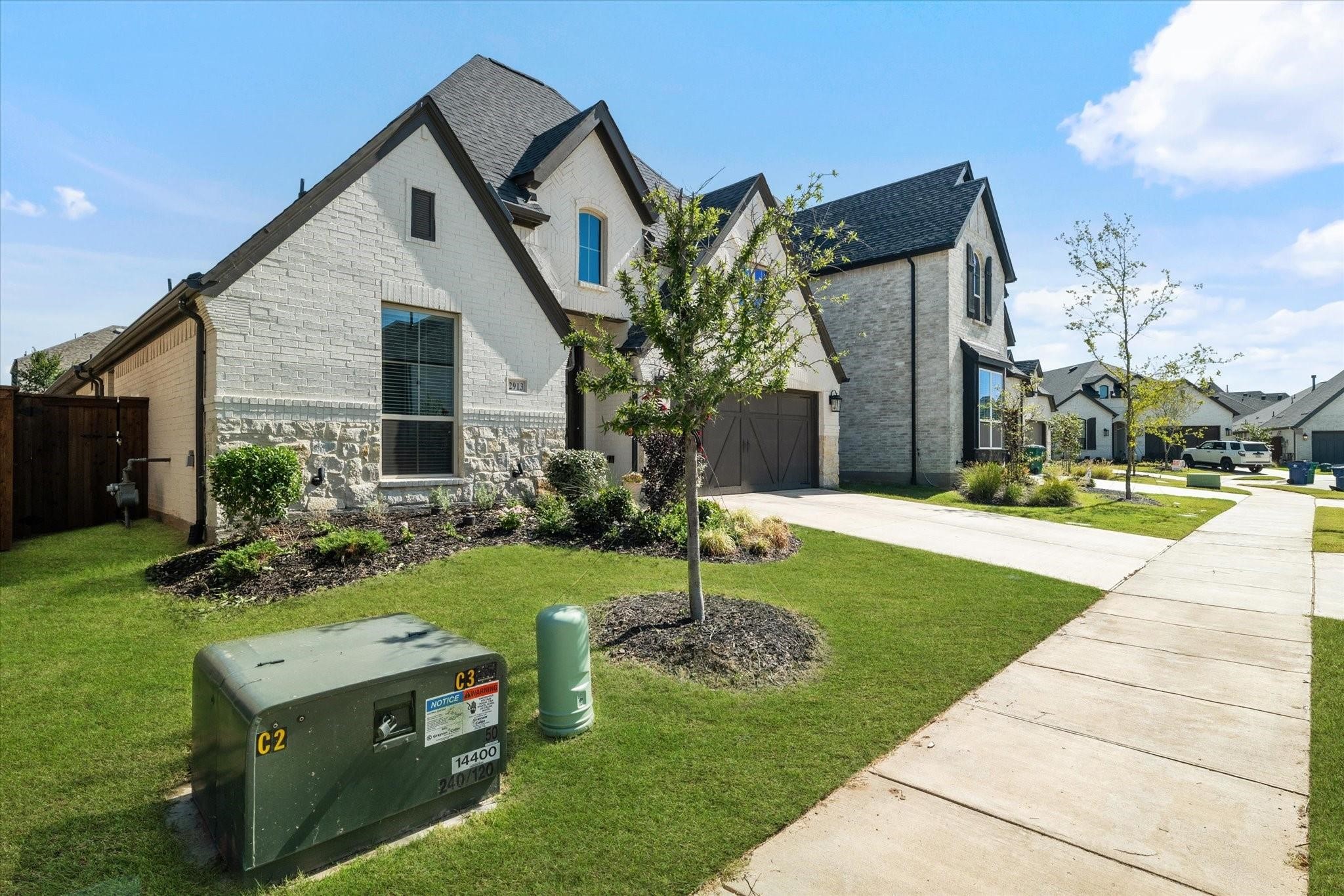 2913 Peartree Lane