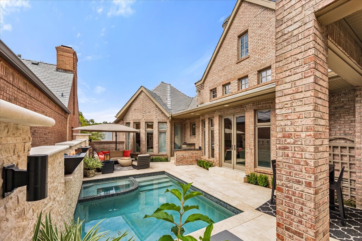 4907 Westbriar Drive
