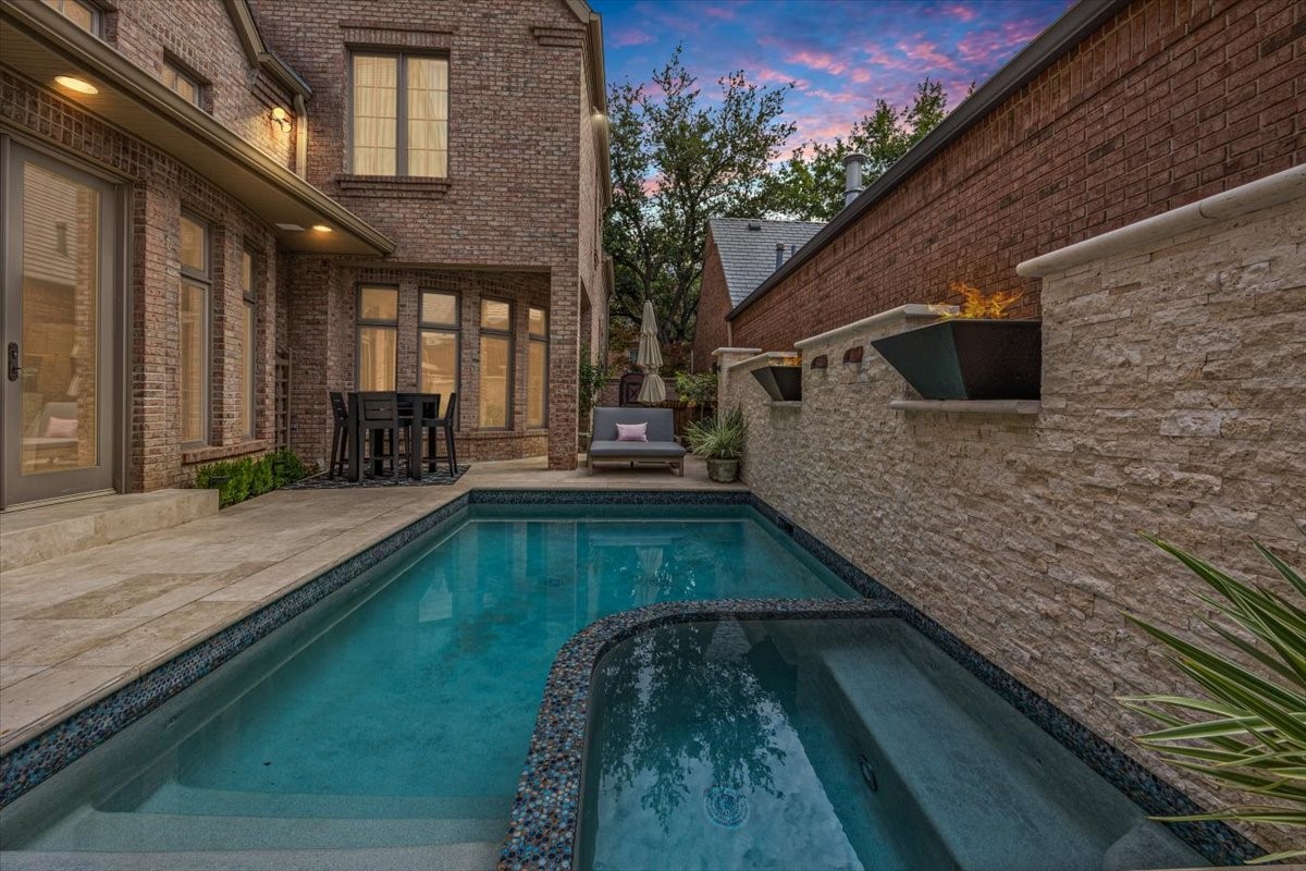 4907 Westbriar Drive