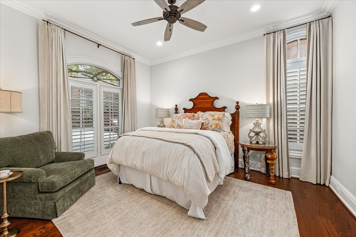 4907 Westbriar Drive