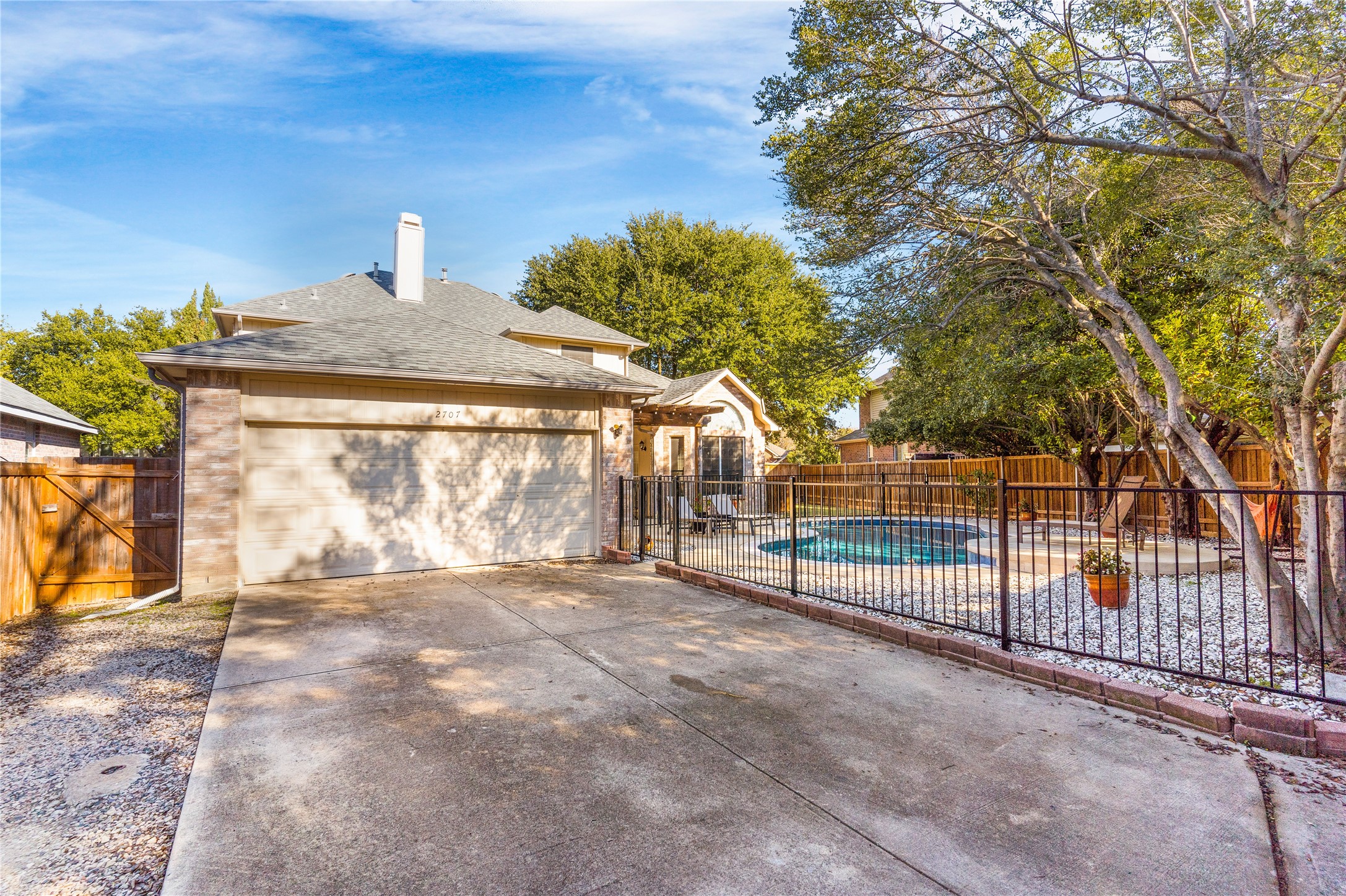 2707 Rochelle Drive