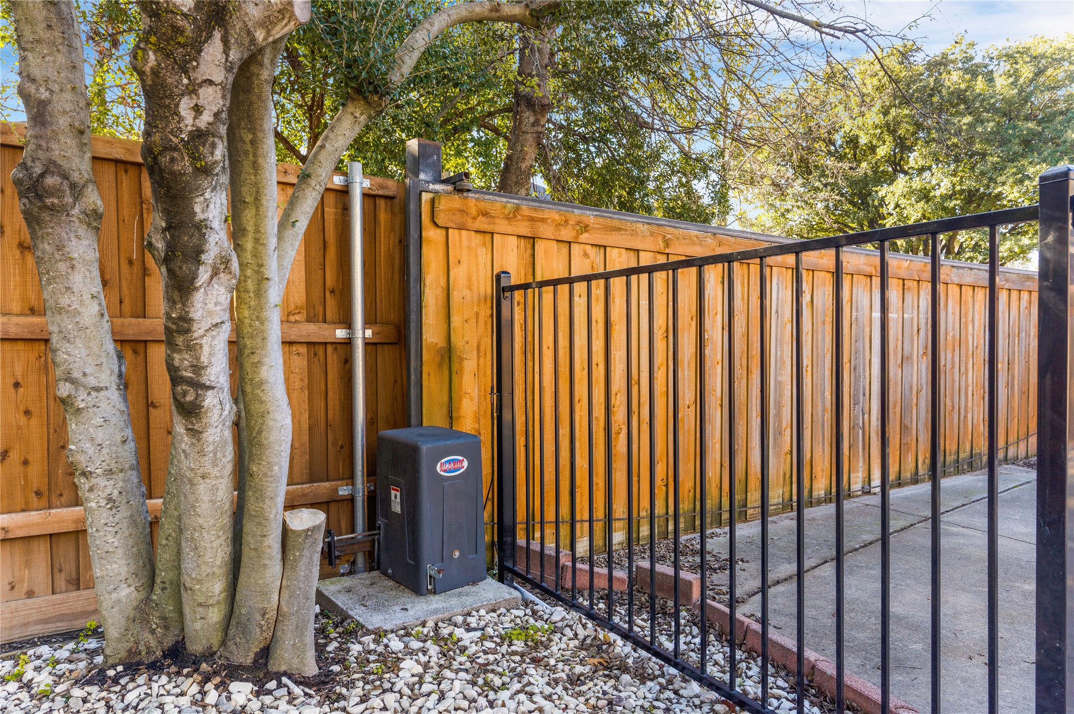 2707 Rochelle Drive