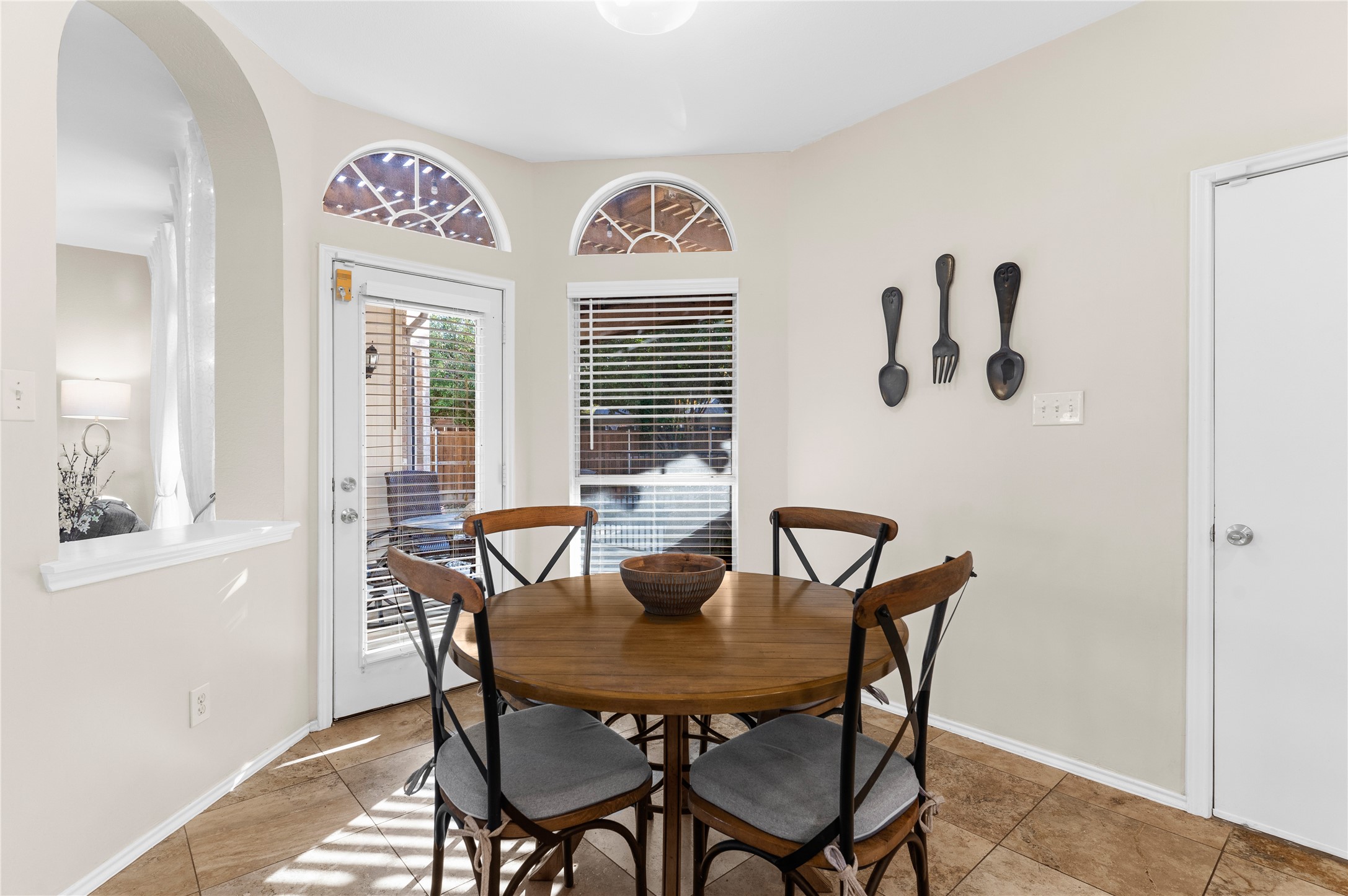 2707 Rochelle Drive