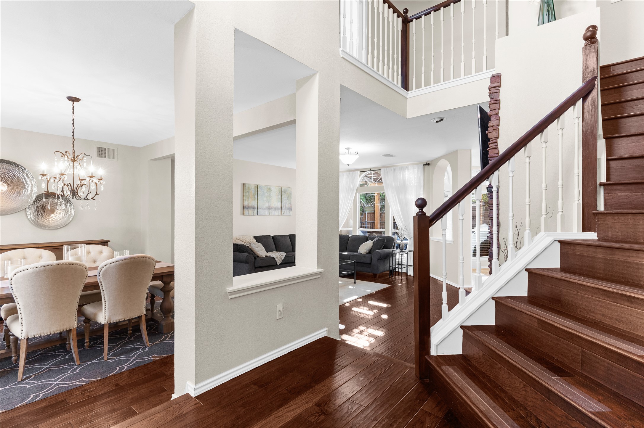 2707 Rochelle Drive