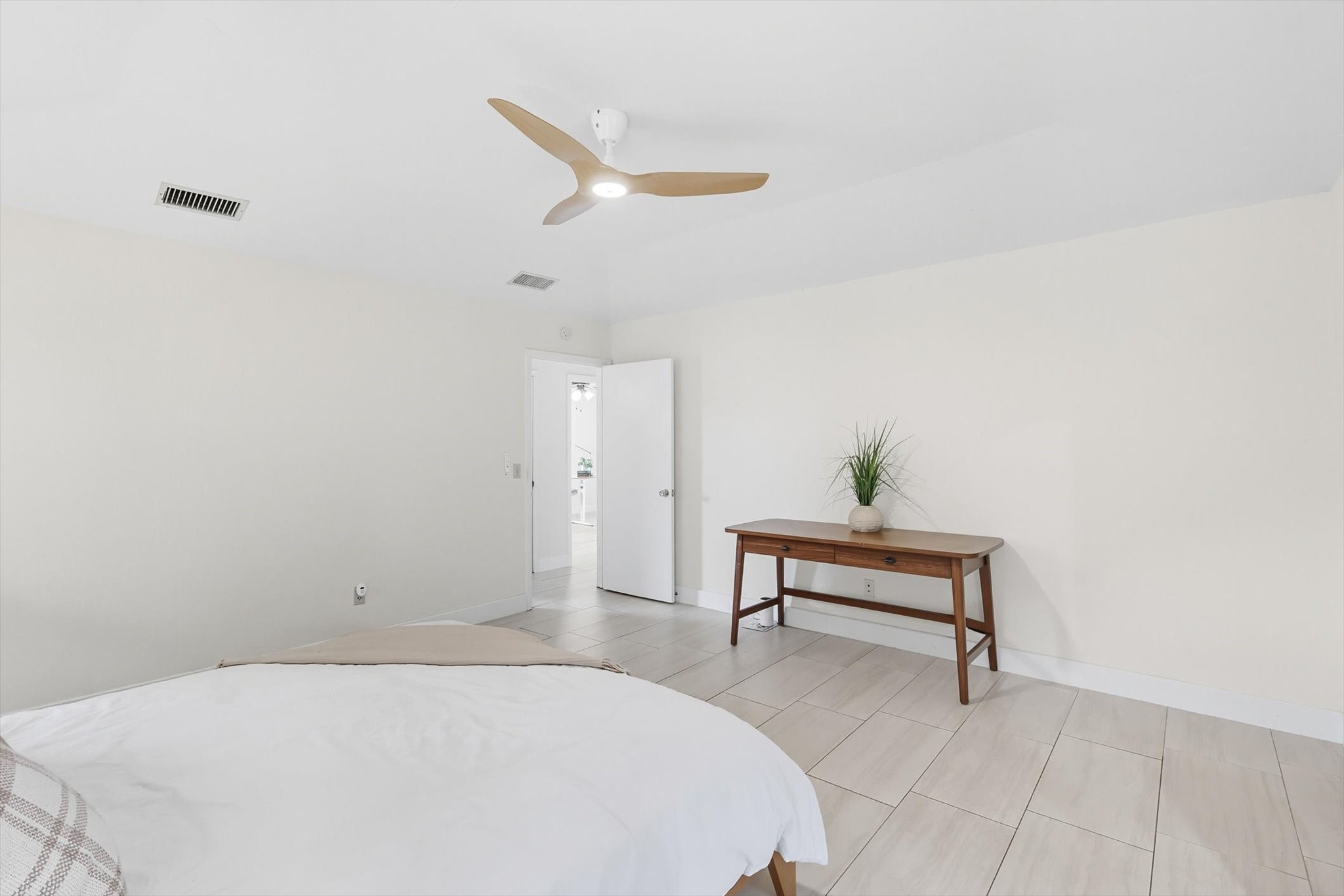 2901 Crow Valley Trail