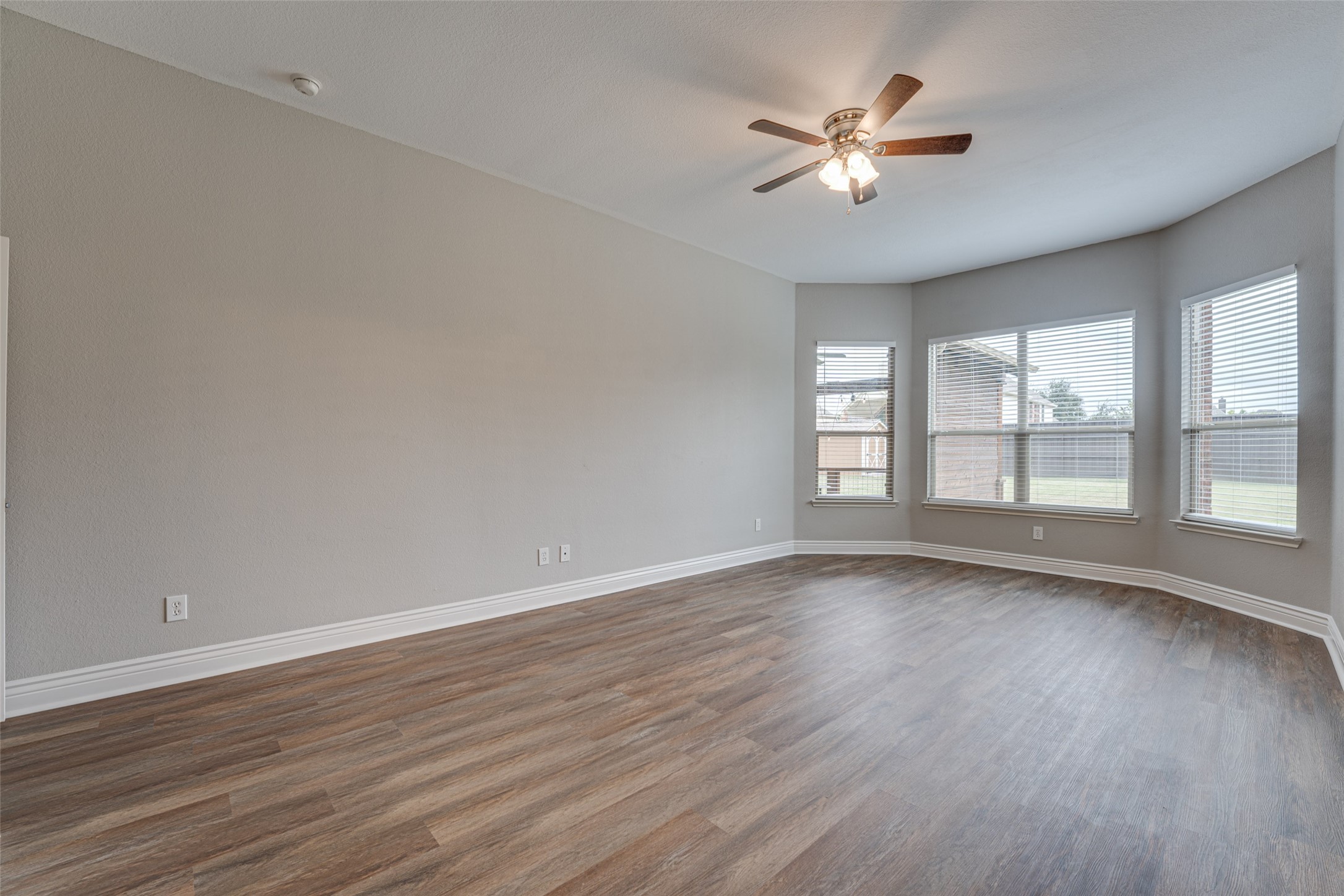5616 Chateau Drive