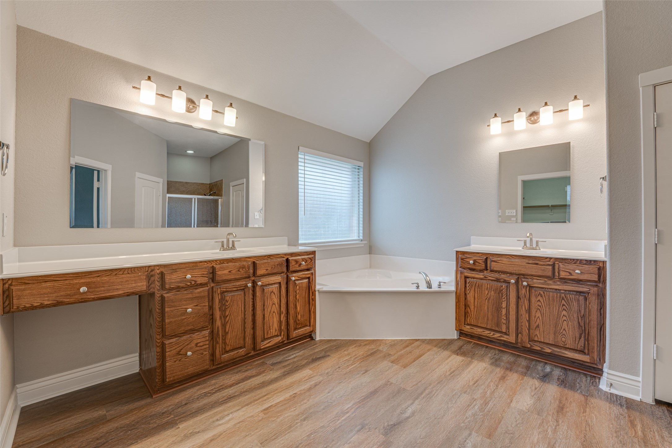 5616 Chateau Drive