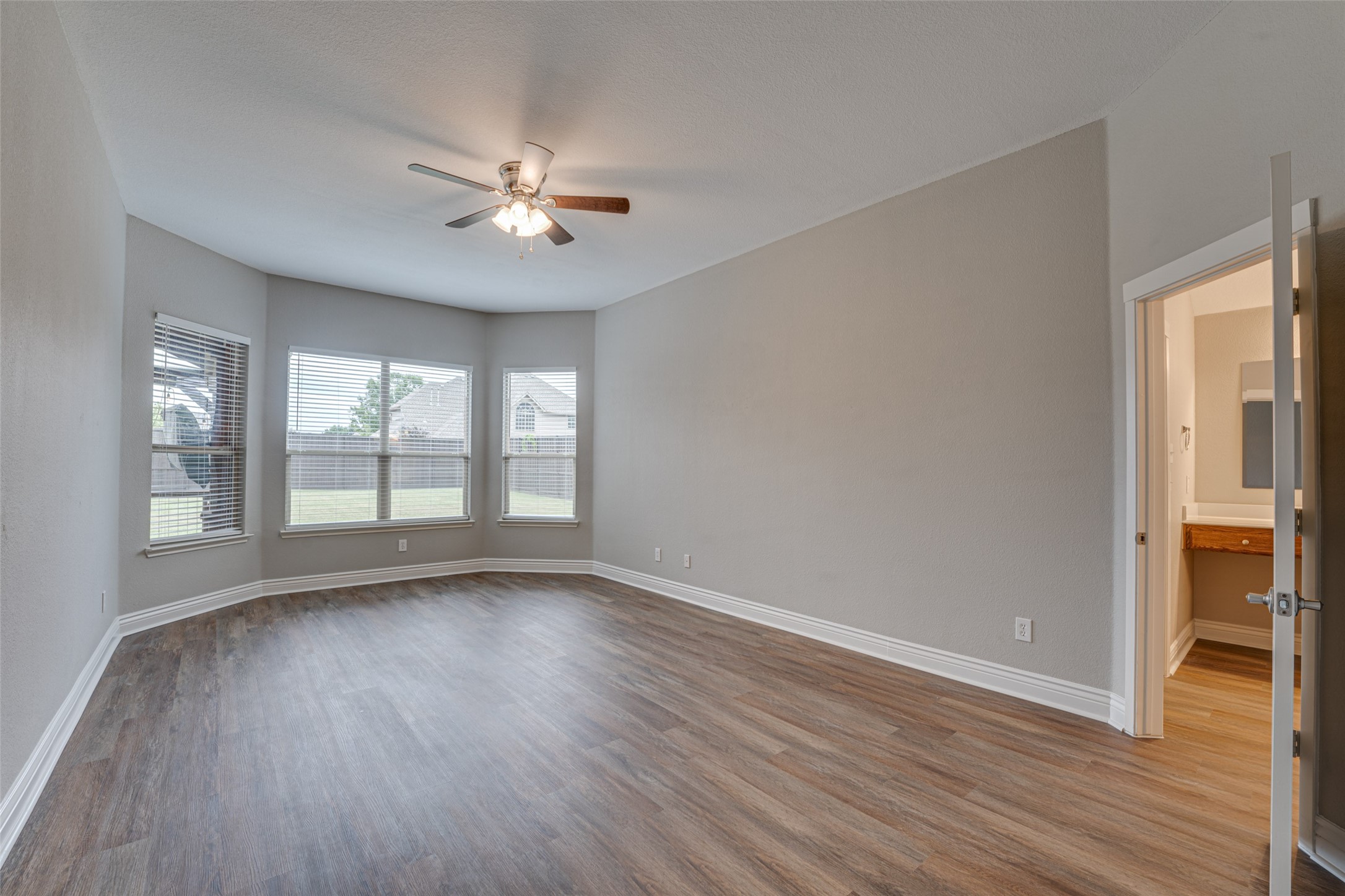 5616 Chateau Drive