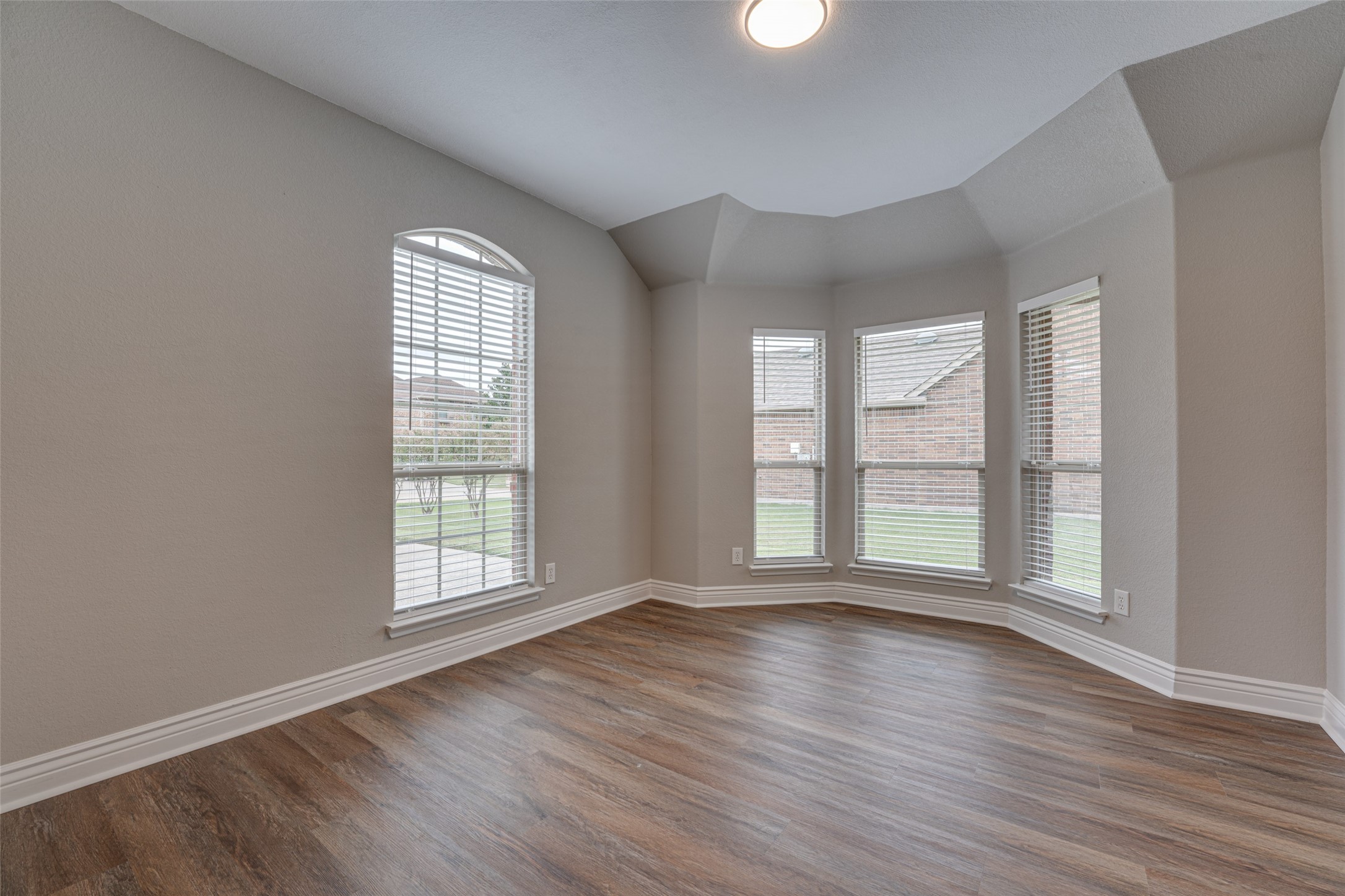 5616 Chateau Drive