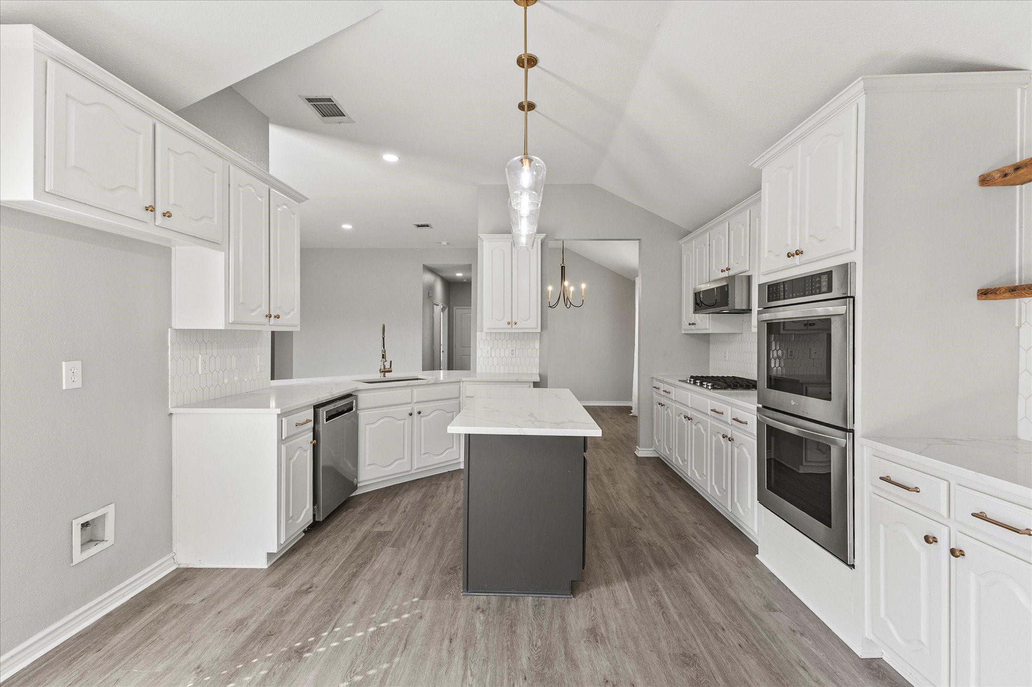 1142 HIDDEN LAKES WAY Drive