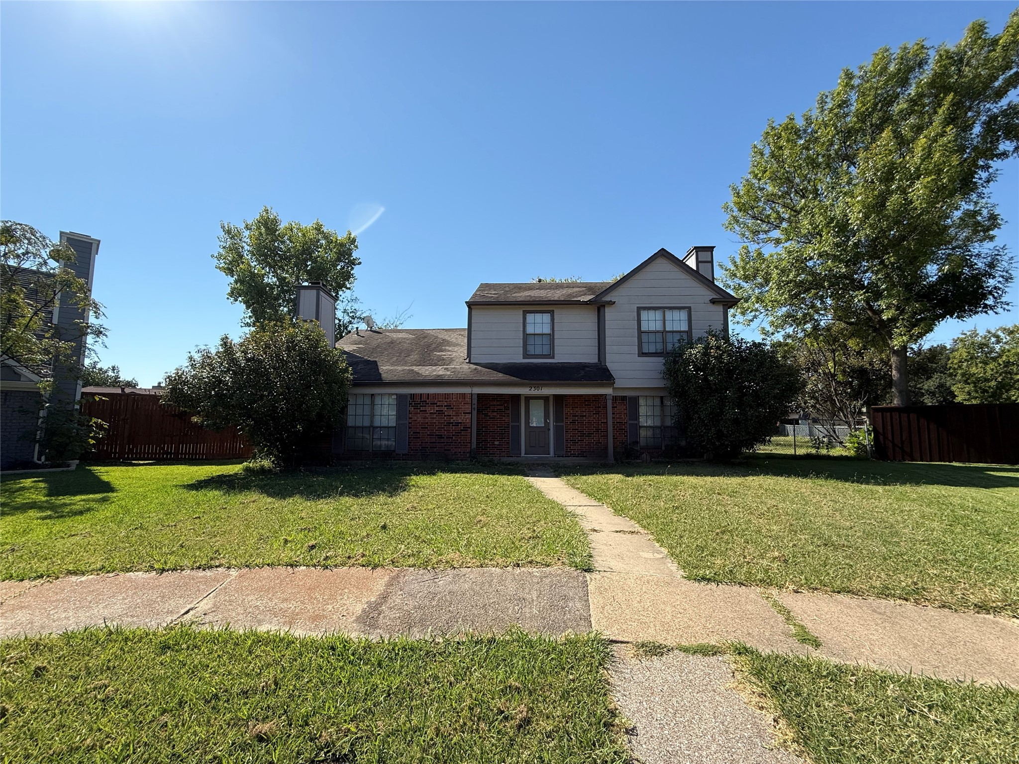 2301 Sweetbriar Court