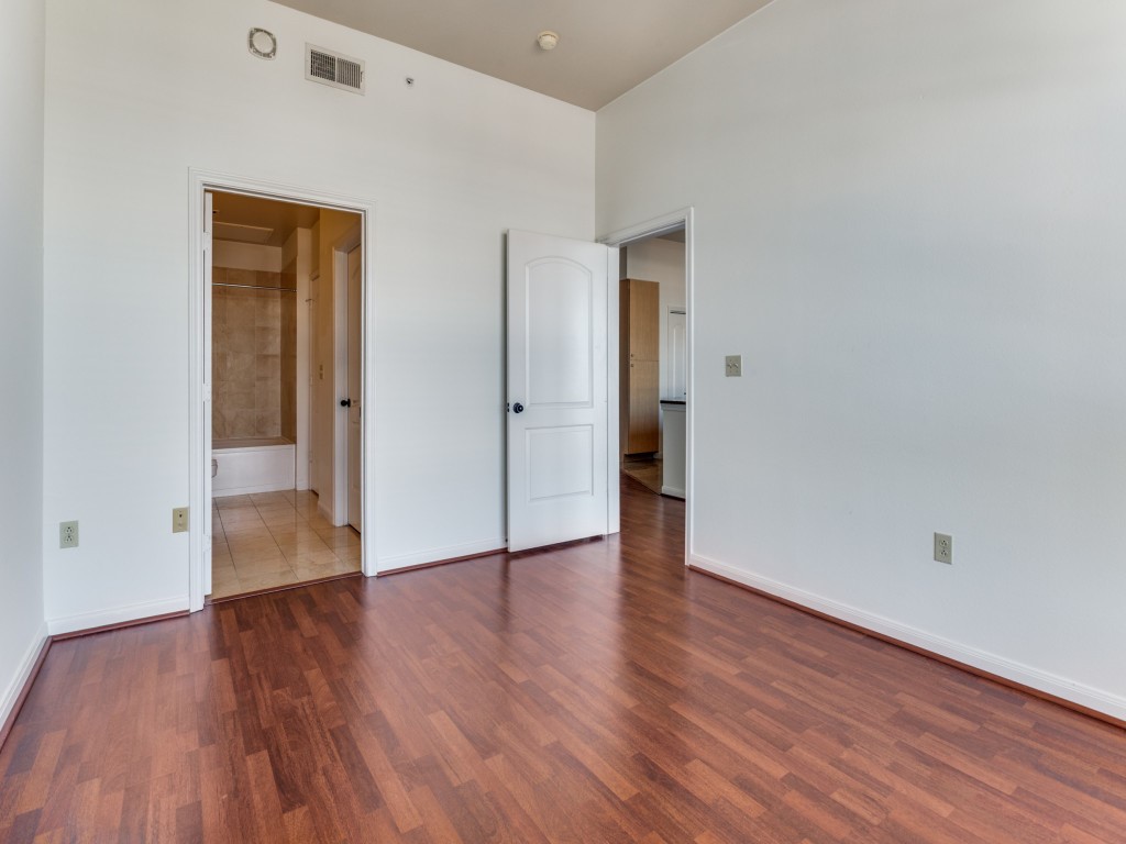 3225 Turtle Creek Boulevard 1136