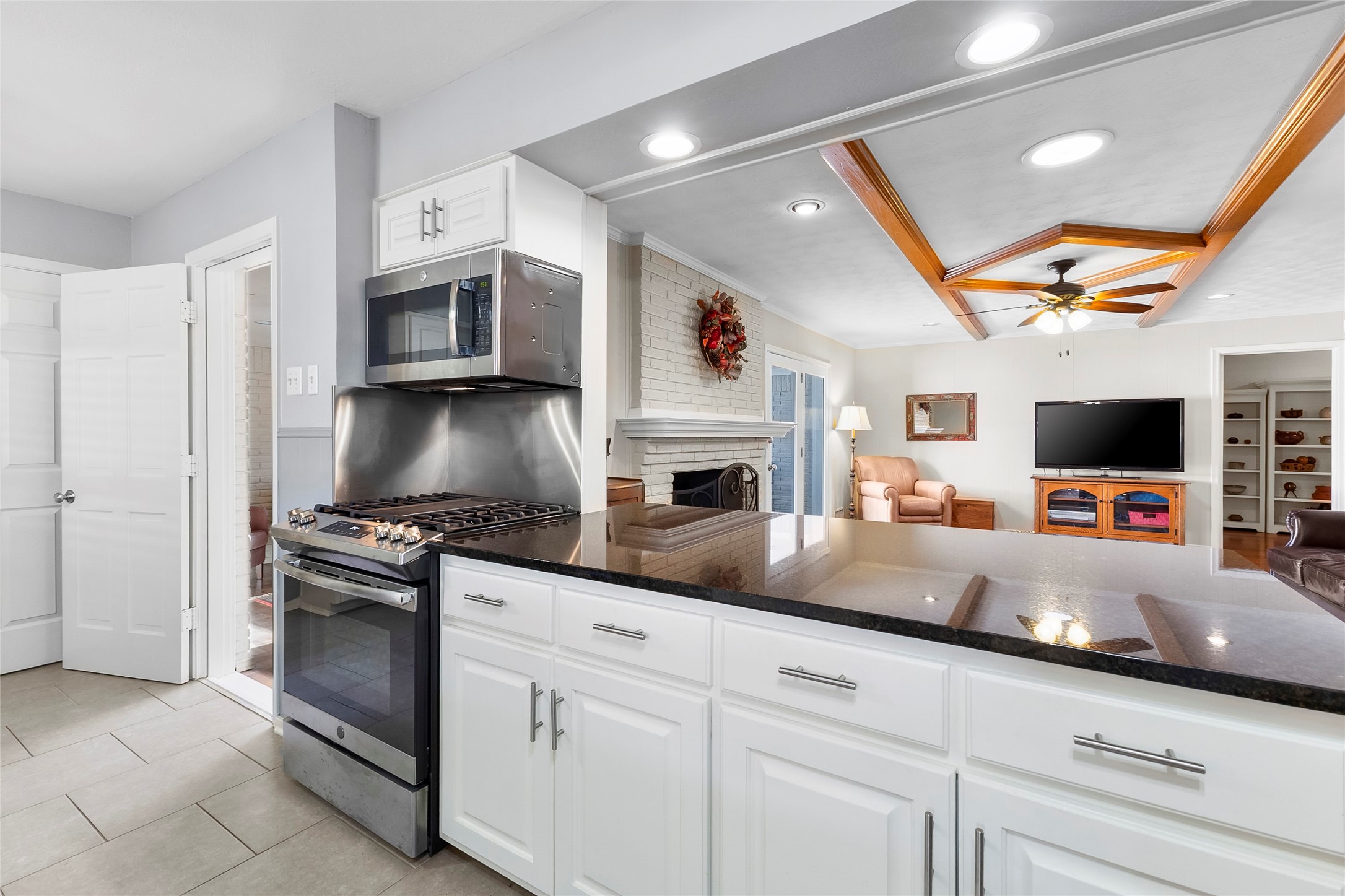 6305 Annapolis Lane