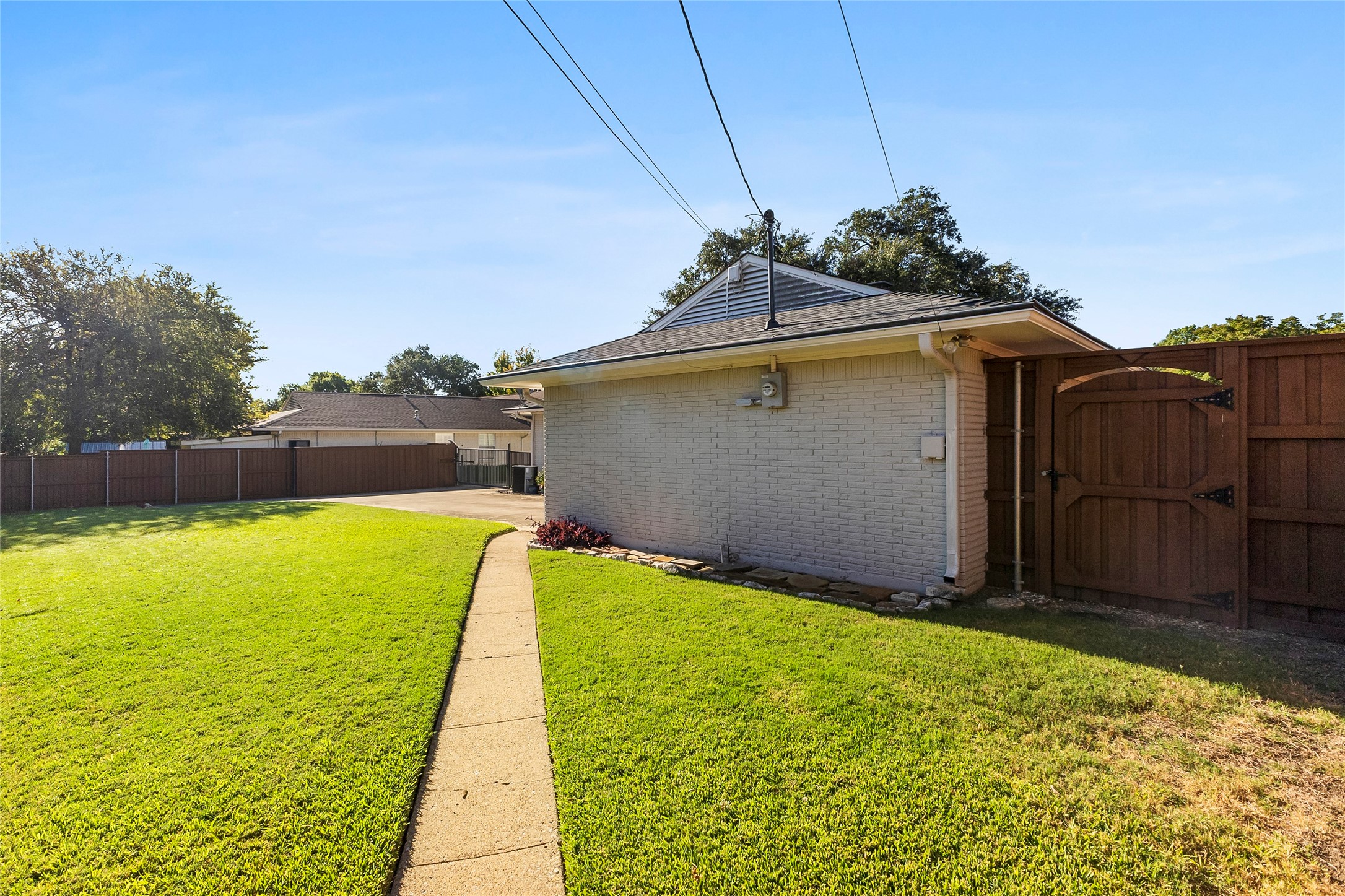 6305 Annapolis Lane