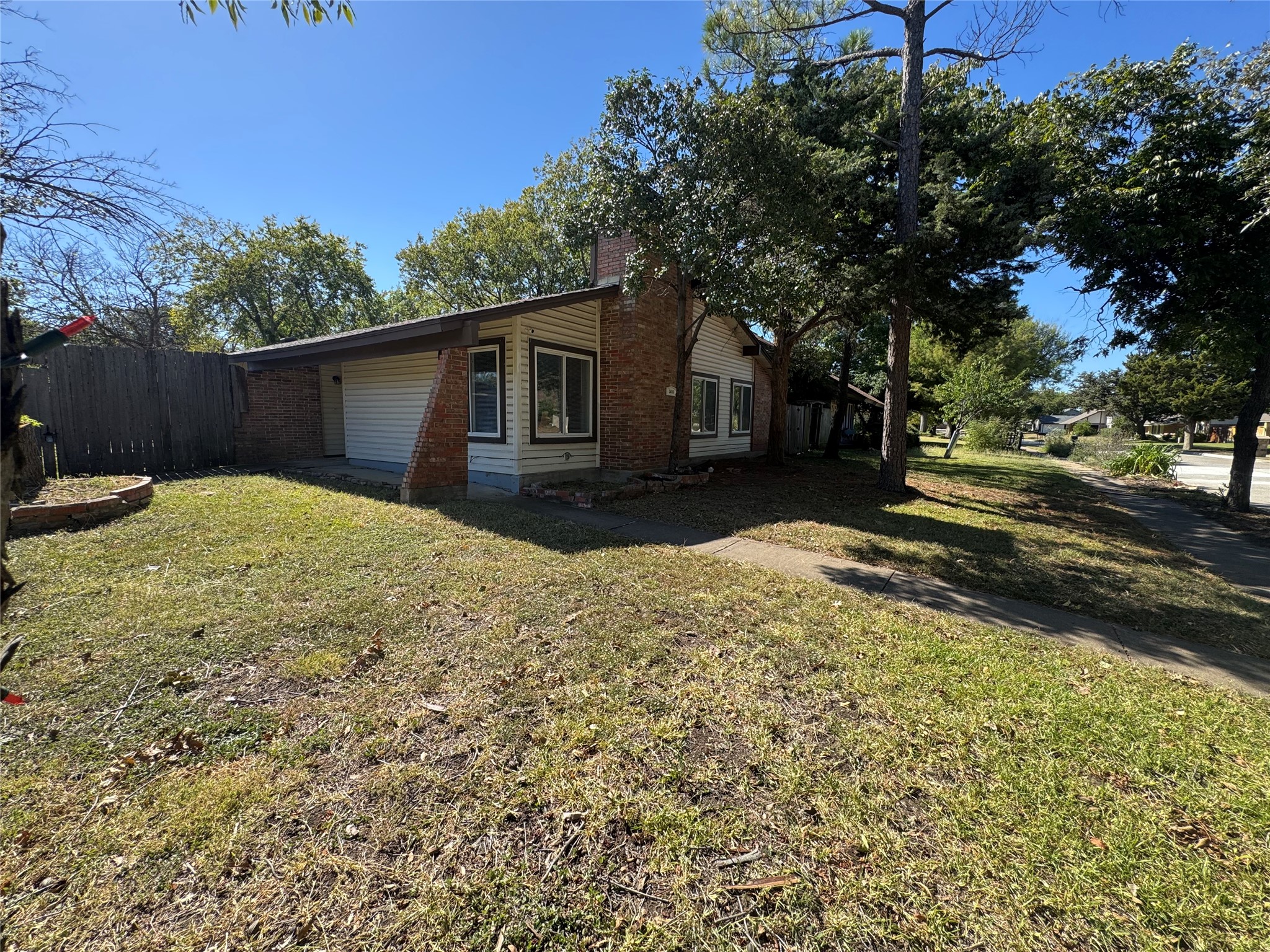 3406 Ivanhoe Lane