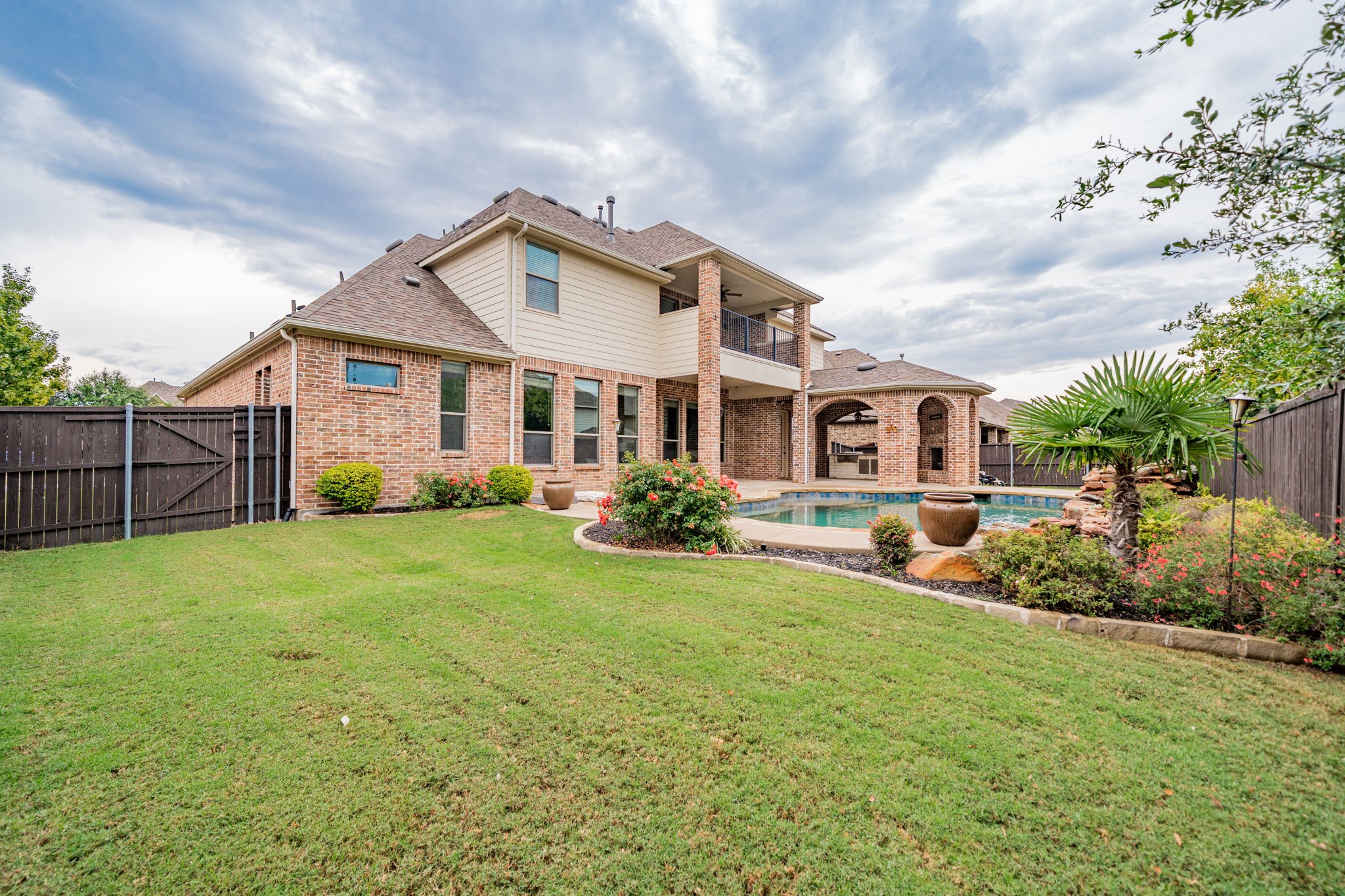 668 Featherstone Drive