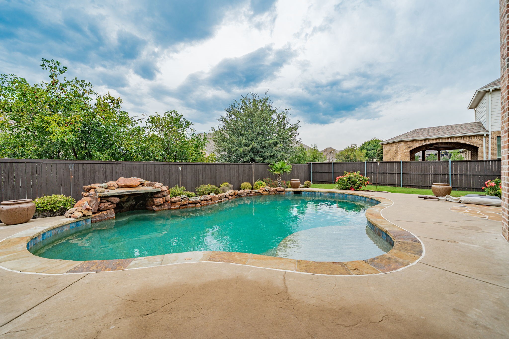 668 Featherstone Drive