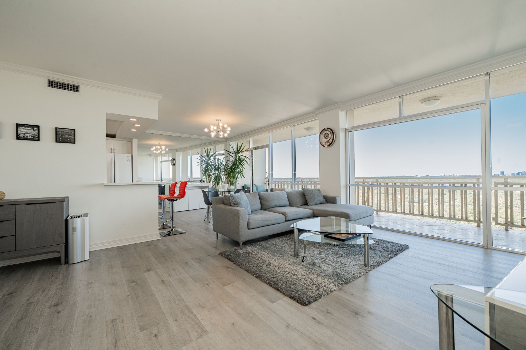 6211 W Northwest Highway 1602