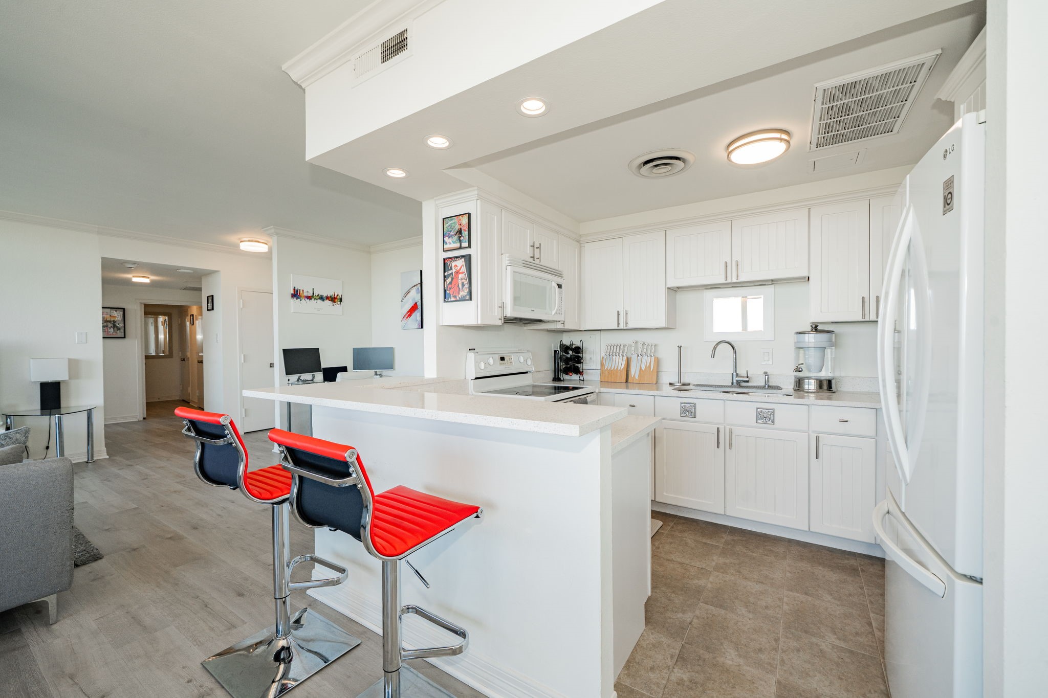 6211 W Northwest Highway 1602