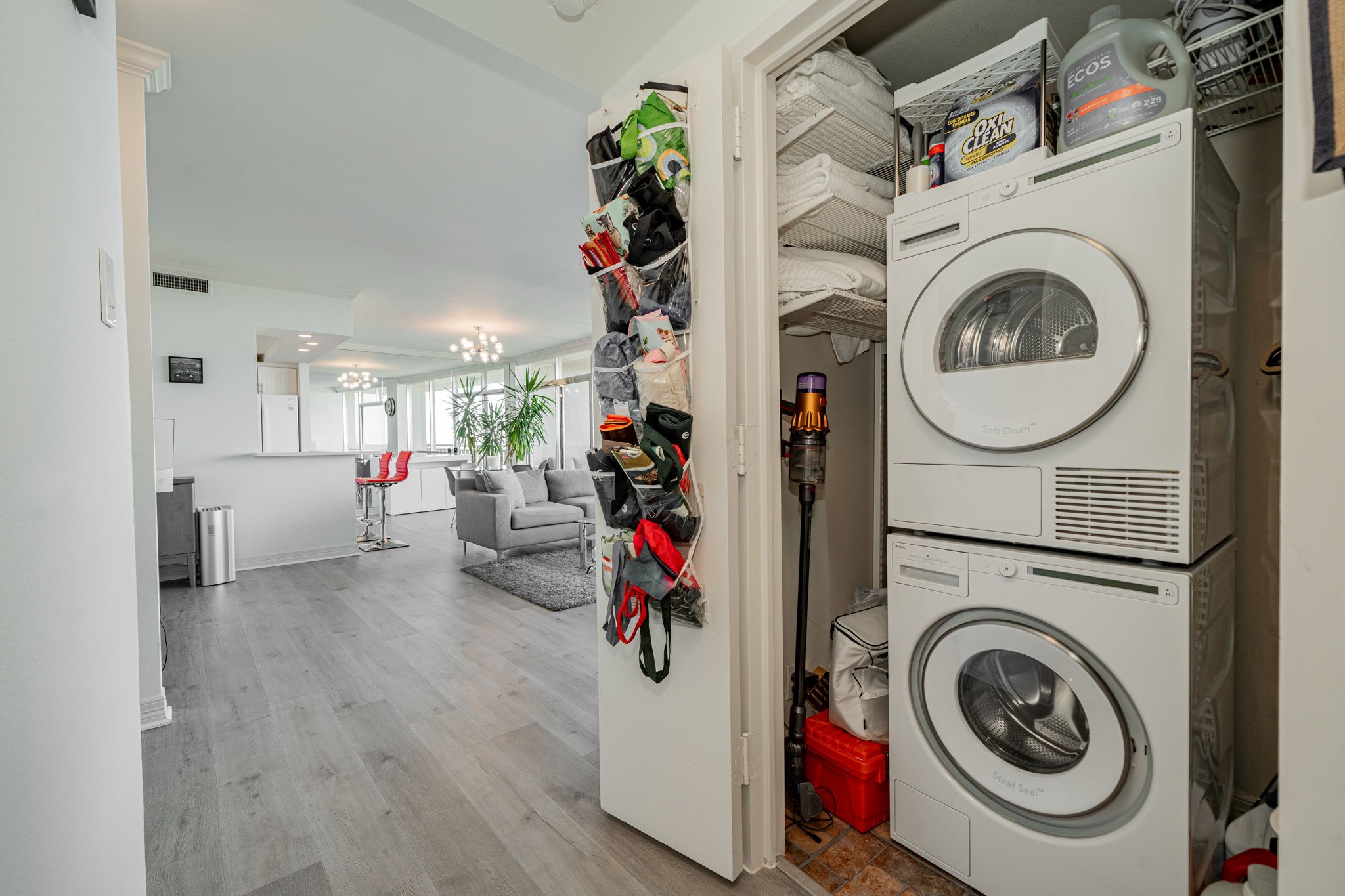 6211 W Northwest Highway 1602