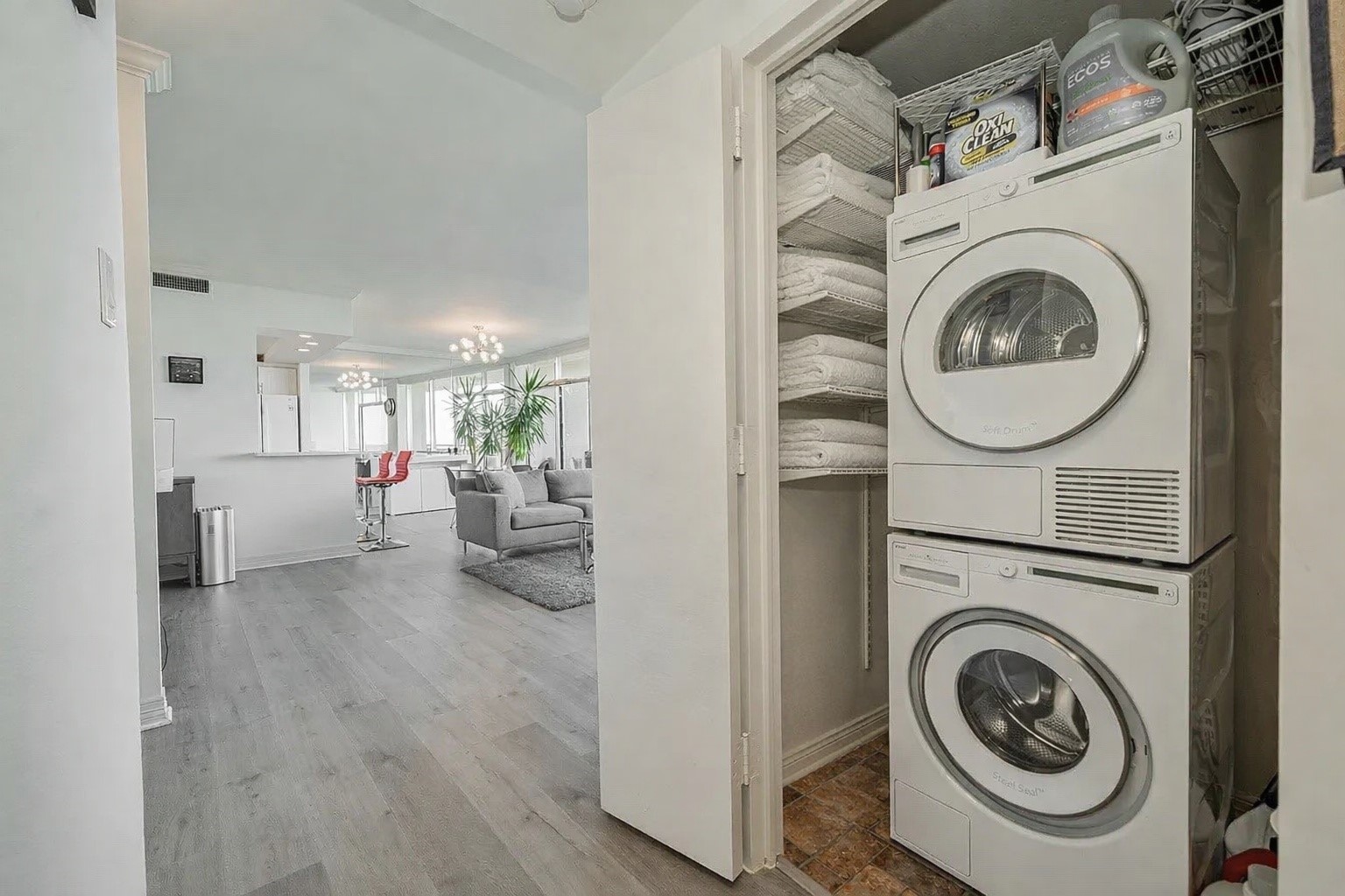 6211 W Northwest Highway 1602