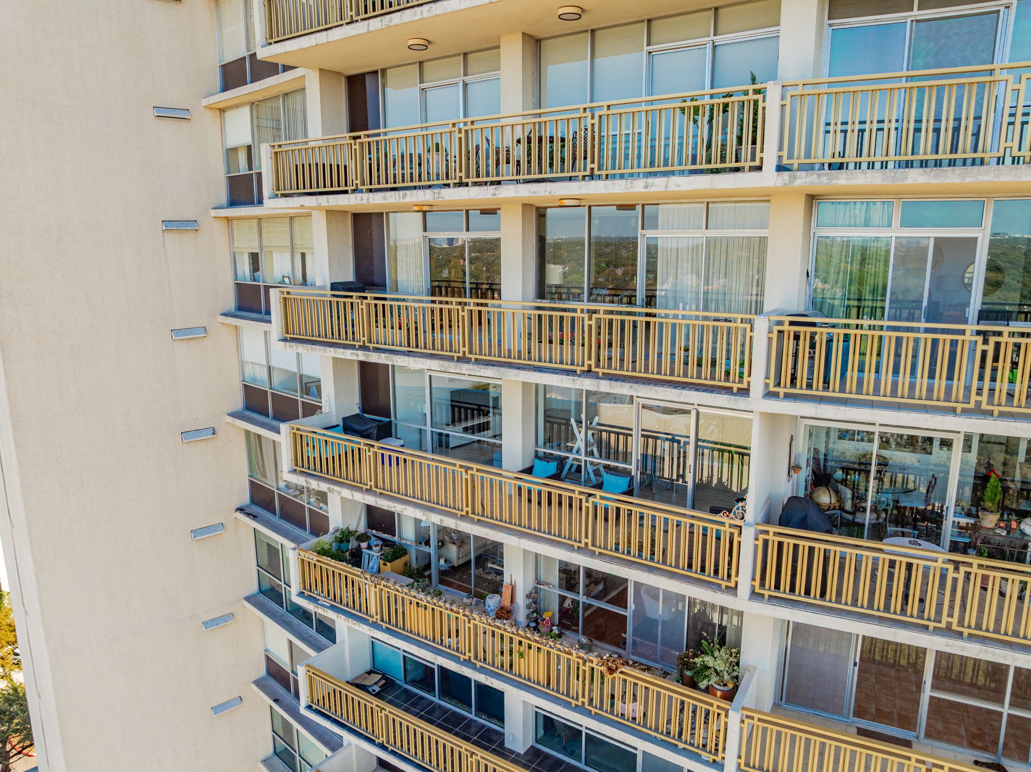 6211 W Northwest Highway 1602