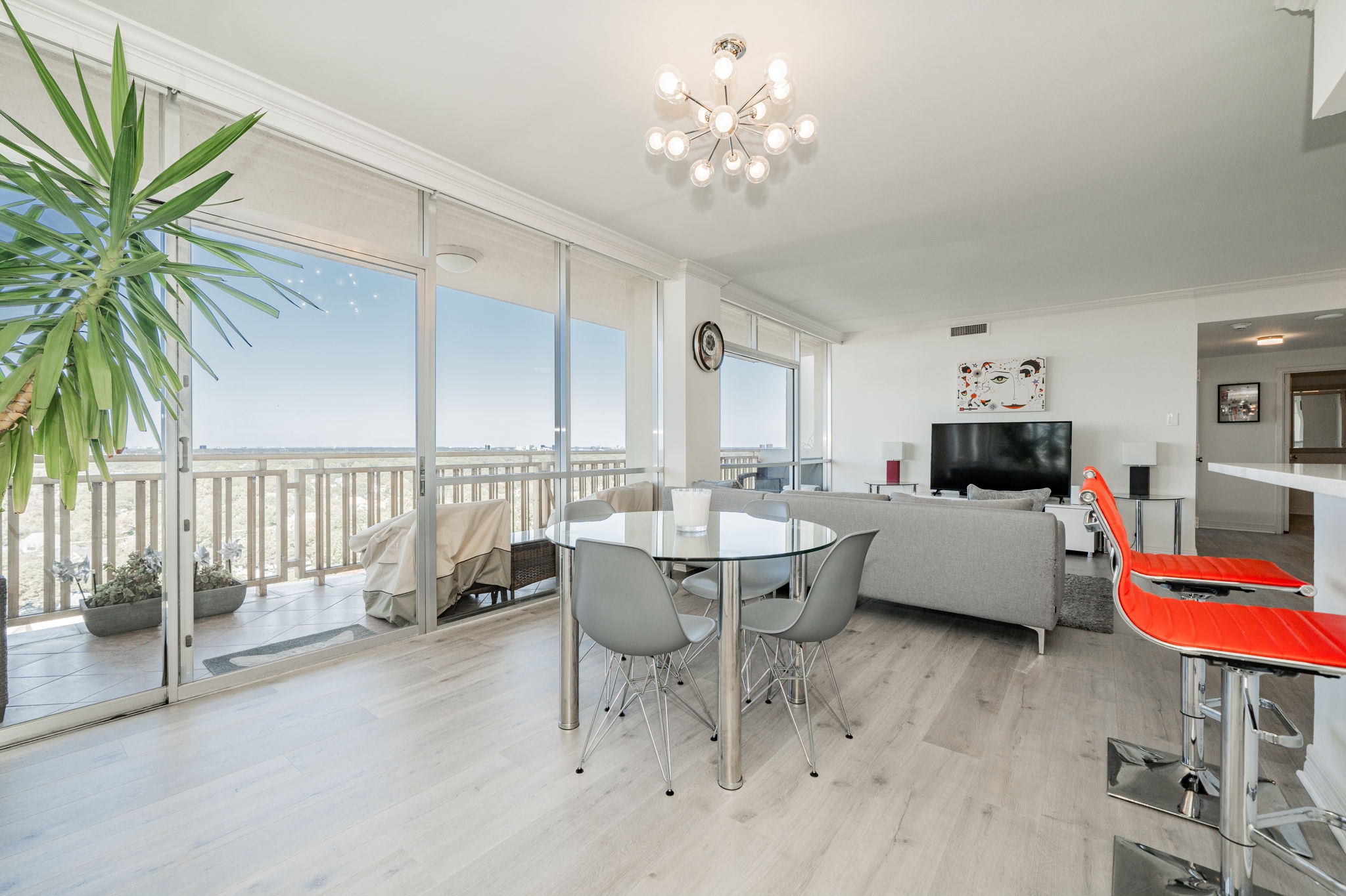 6211 W Northwest Highway 1602