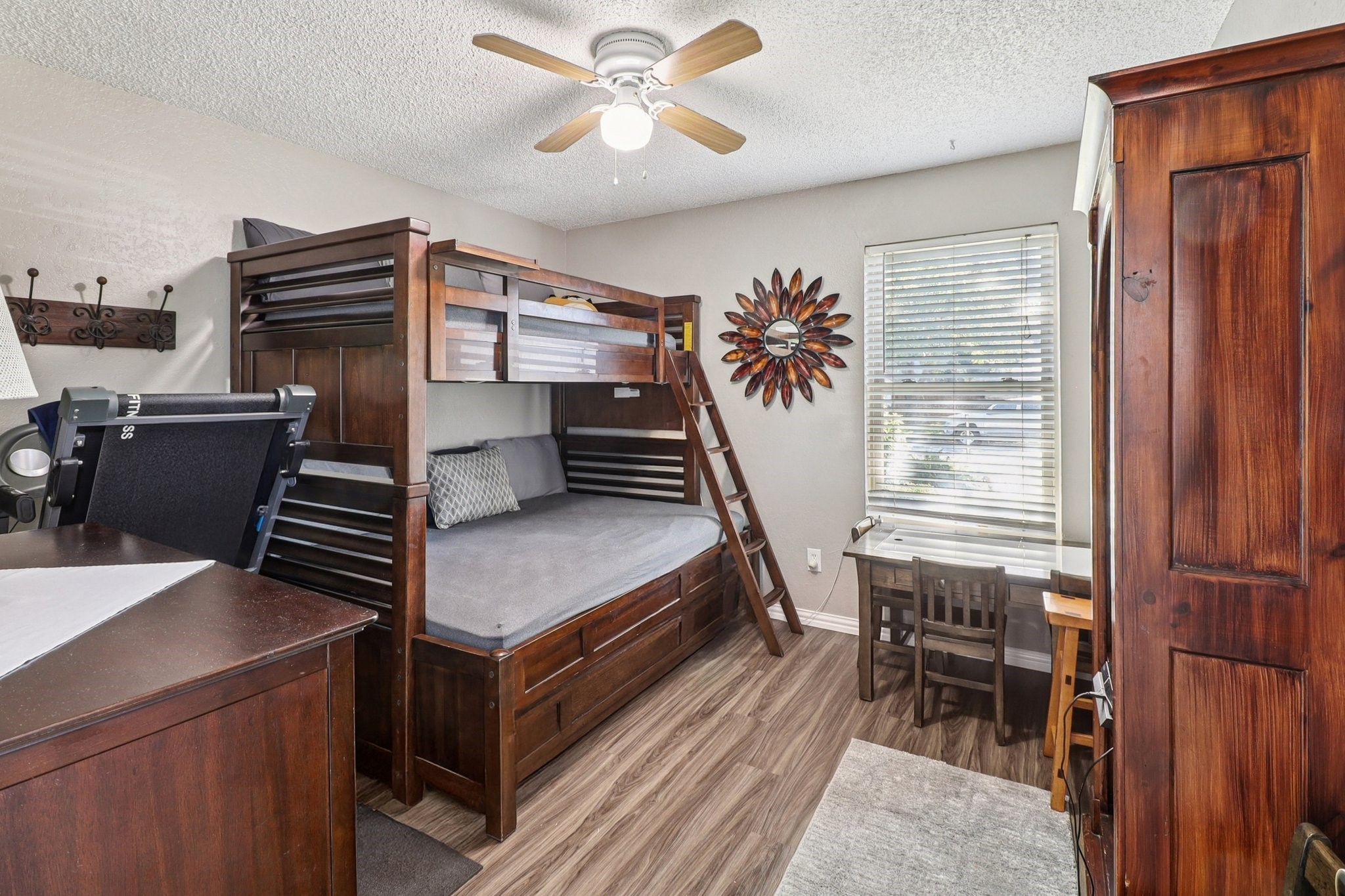 5505 Ceran Drive