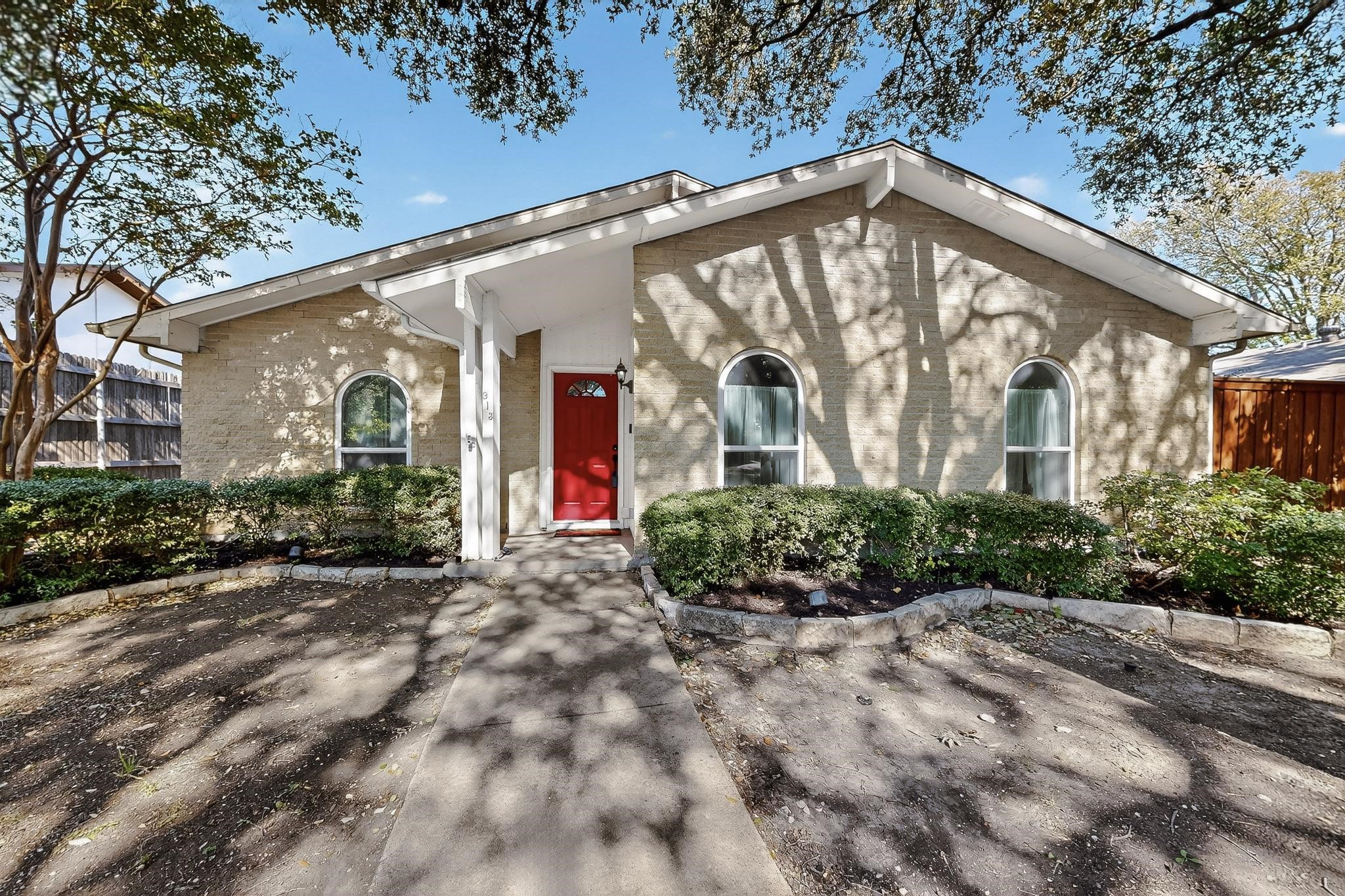 913 Overdowns Drive