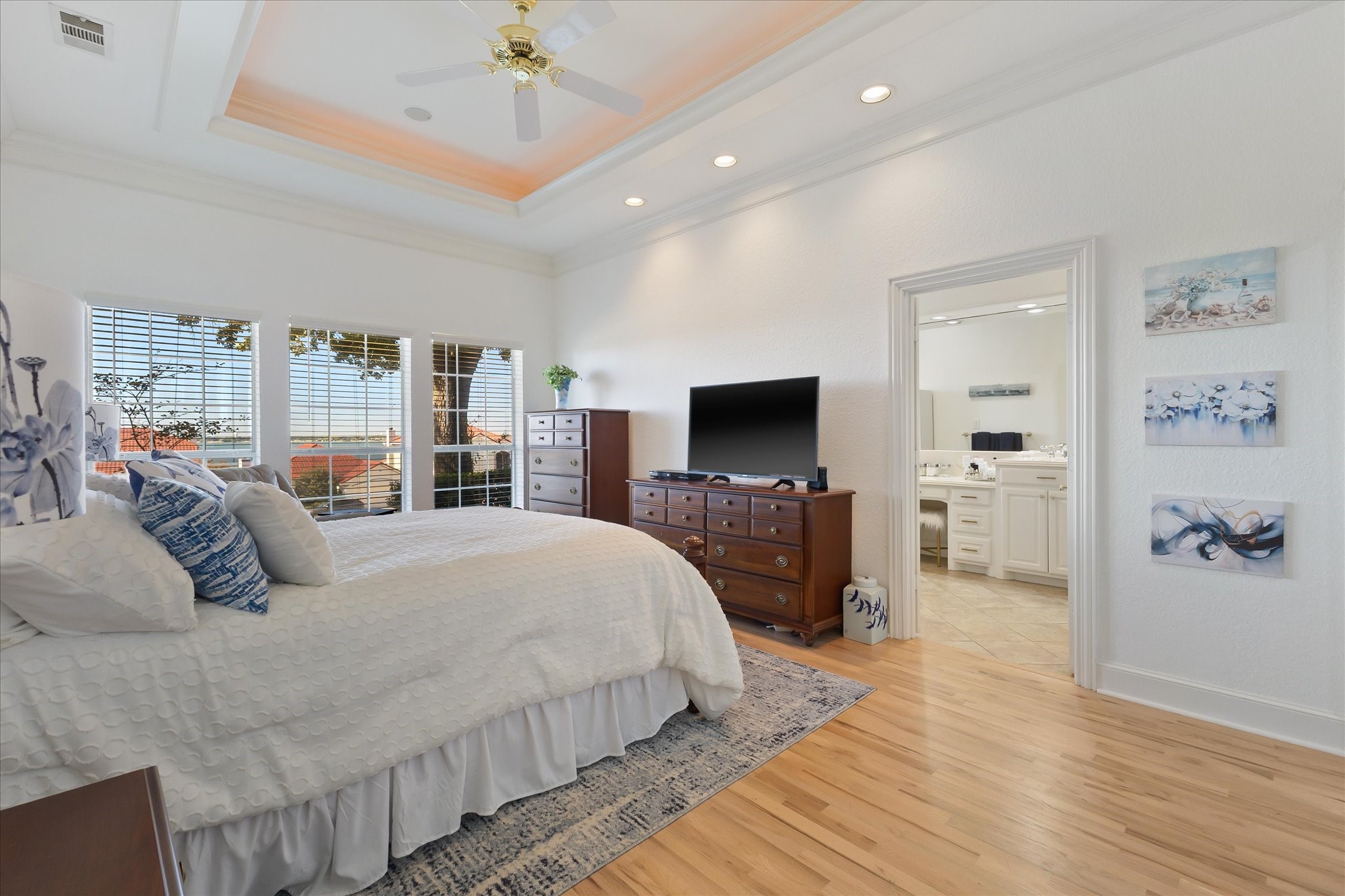 2923 Saratoga Drive
