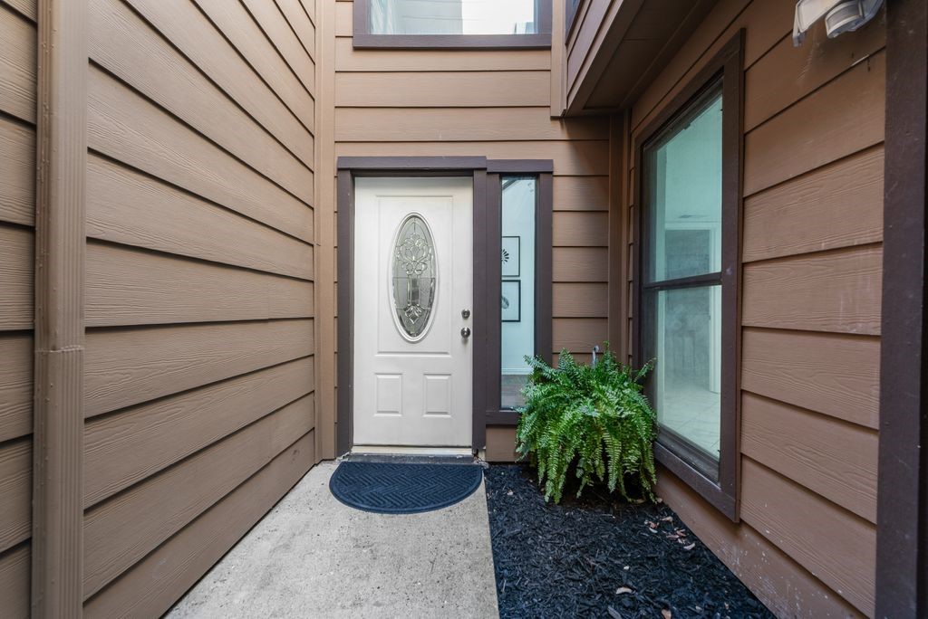 3211 Whispering Oak