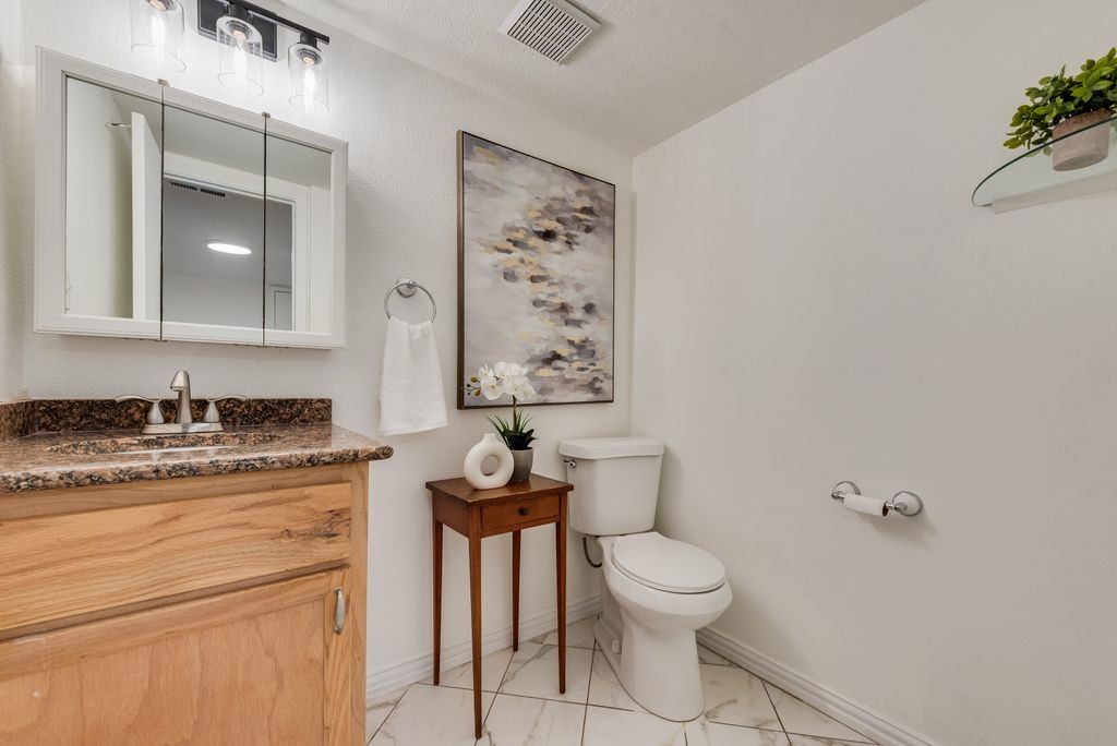 3211 Whispering Oak