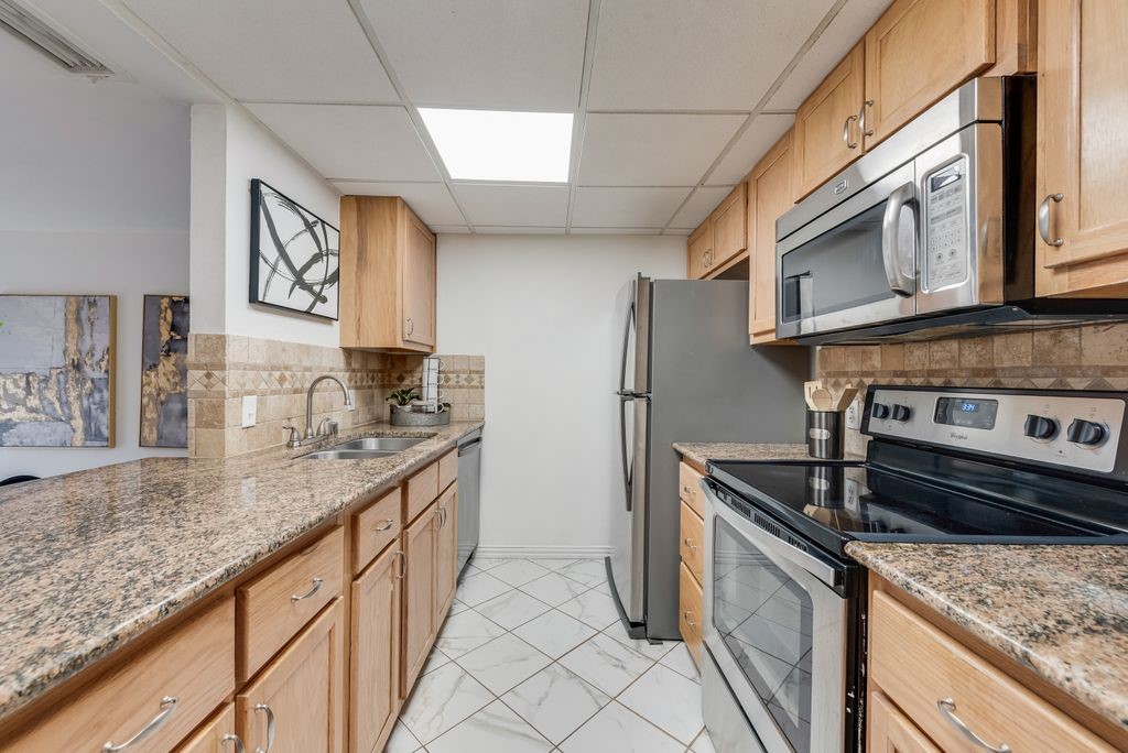 3211 Whispering Oak