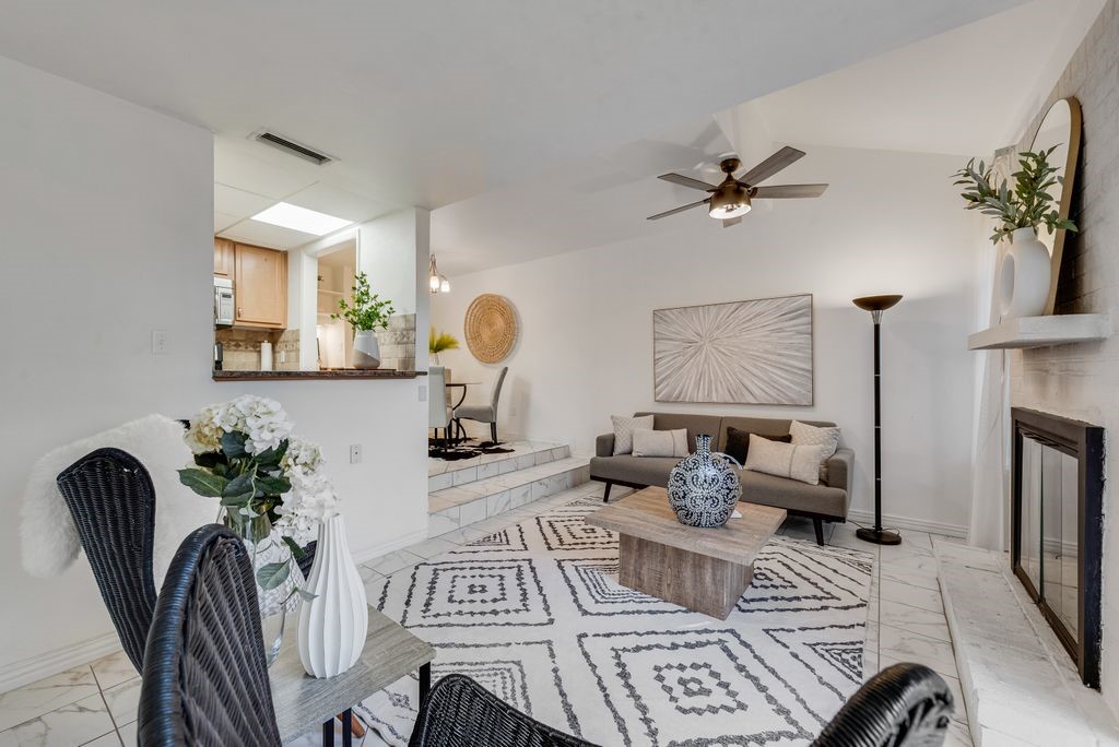 3211 Whispering Oak