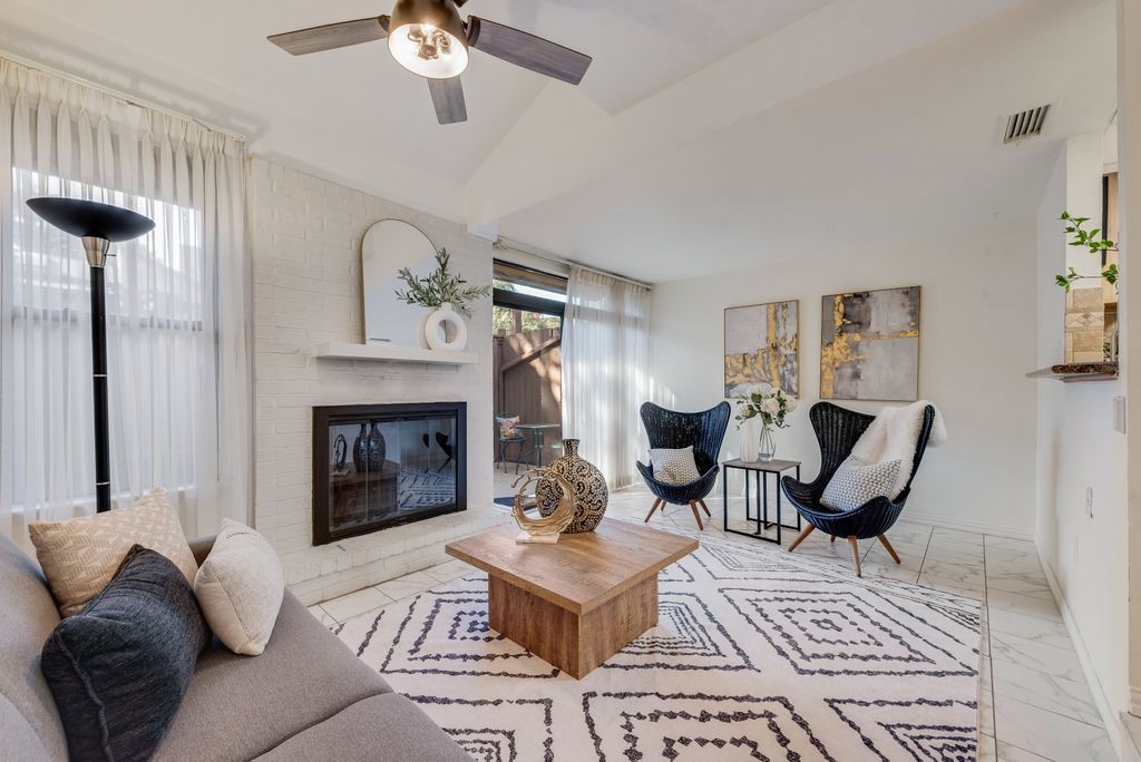 3211 Whispering Oak