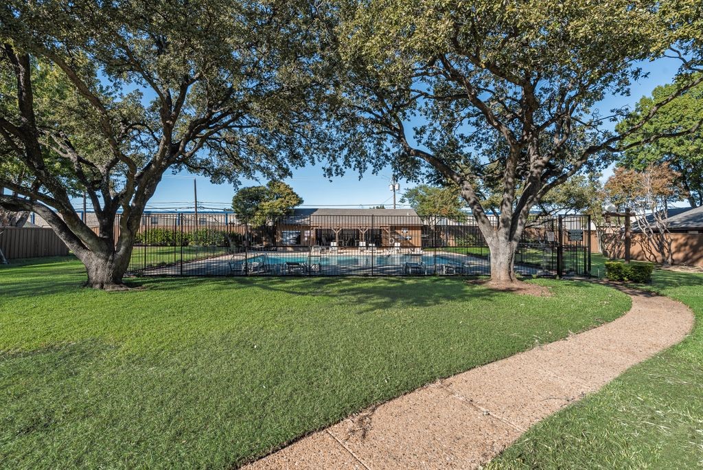 3211 Whispering Oak