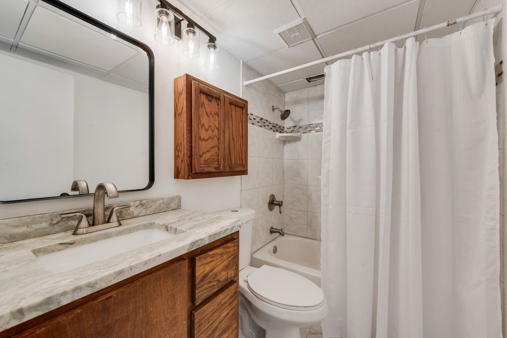 3211 Whispering Oak