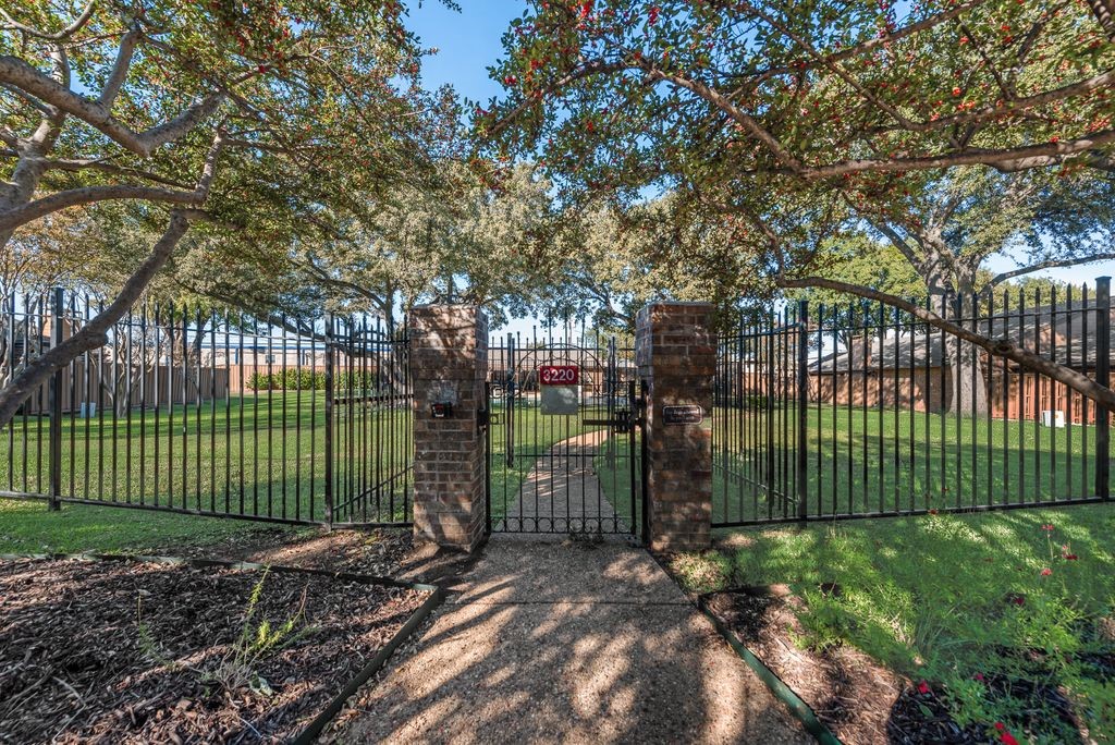 3211 Whispering Oak