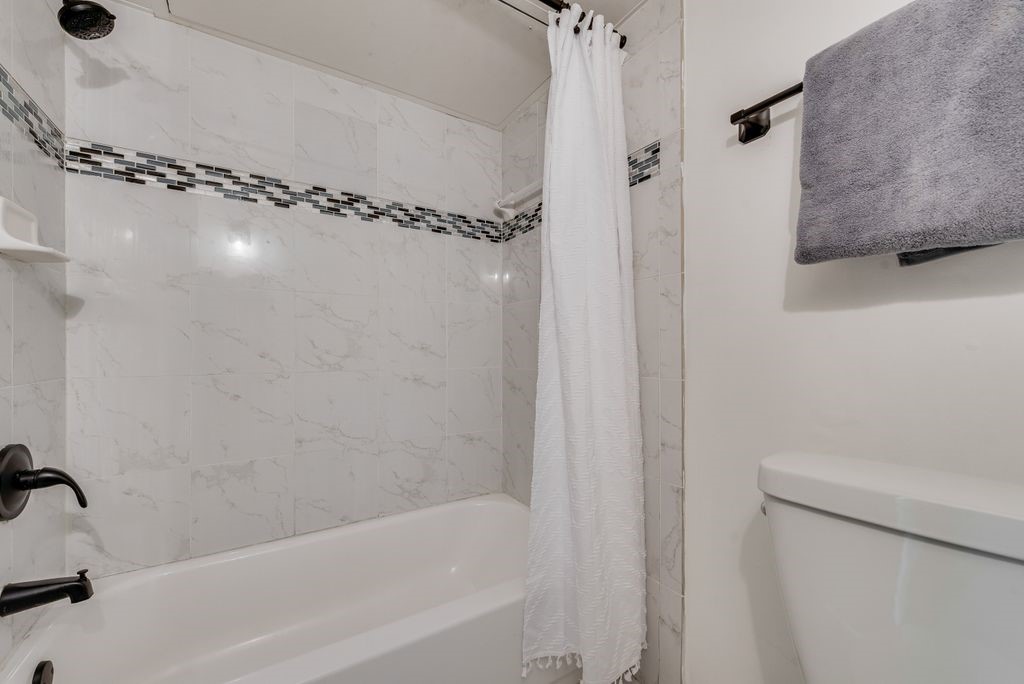 3211 Whispering Oak