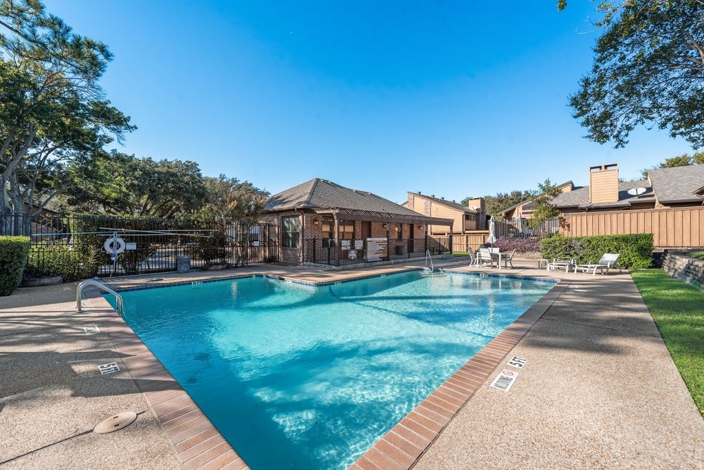 3211 Whispering Oak